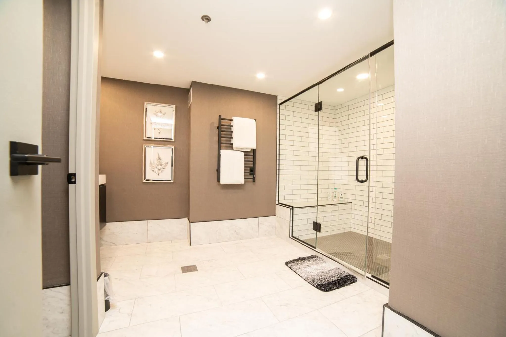 Shower in Ramada Plaza by Wyndham Regina Downtown