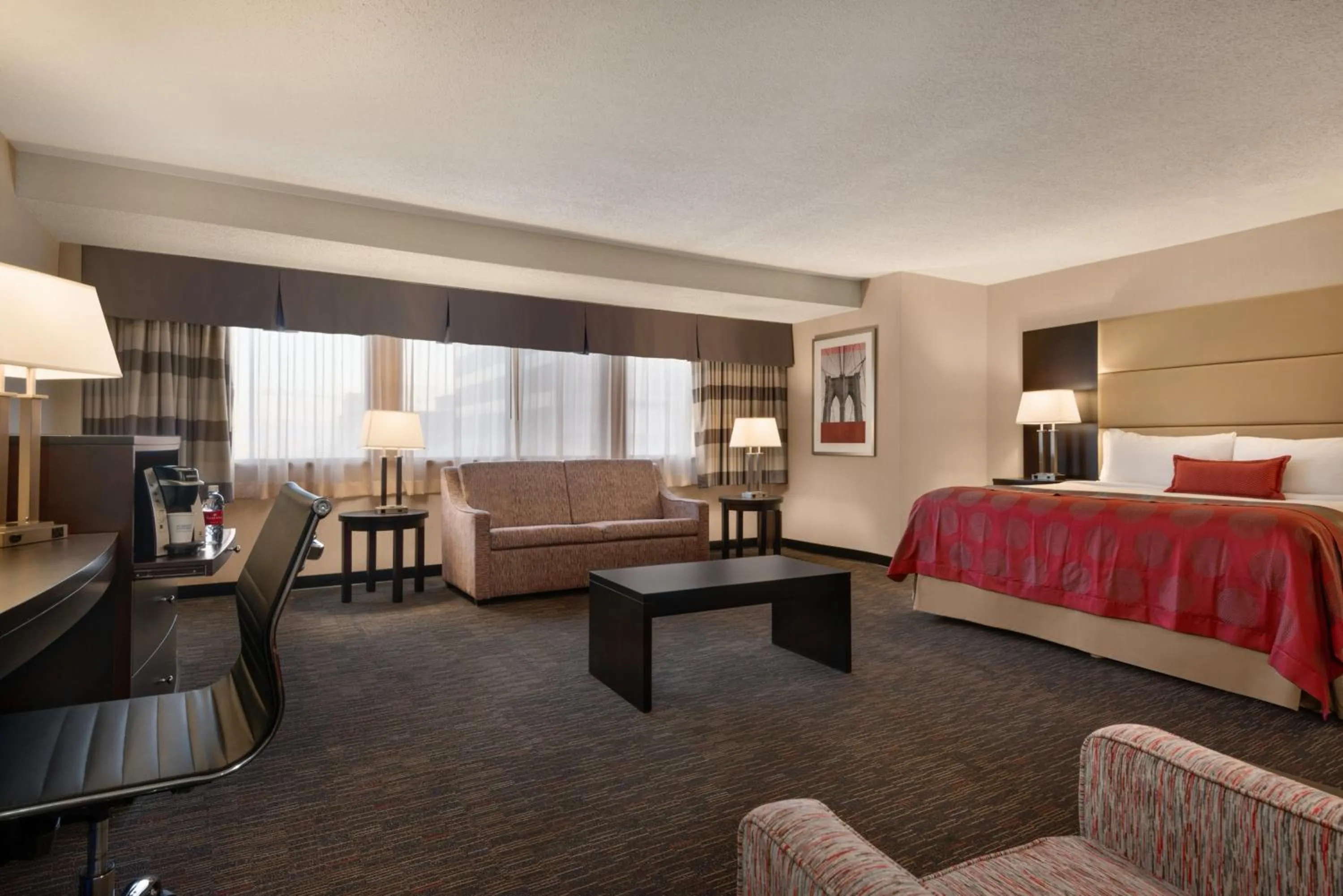 Living room, Bed in Ramada Plaza by Wyndham Regina Downtown