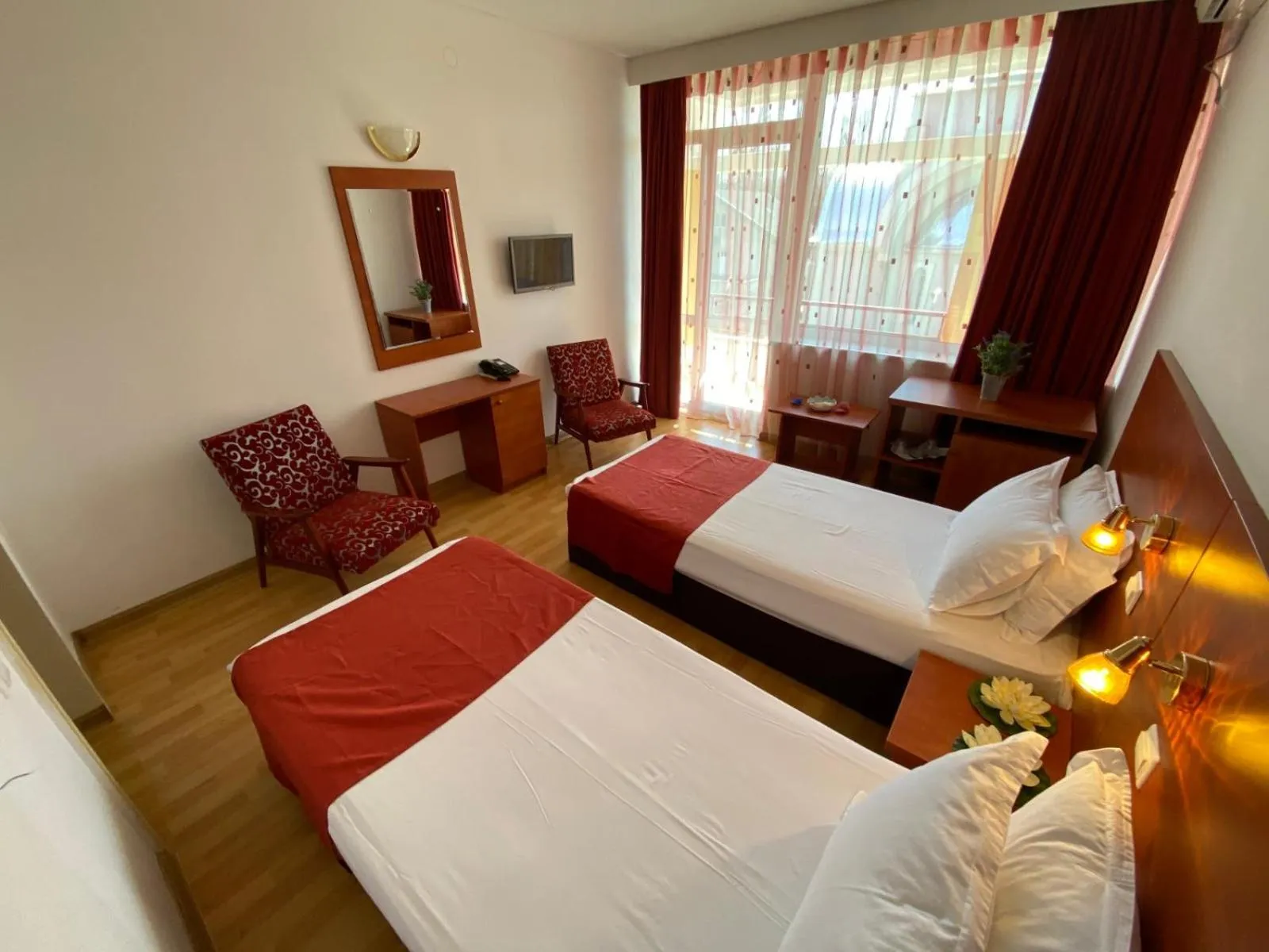 Balcony/Terrace, Bed in Hotel Tomis Neptun