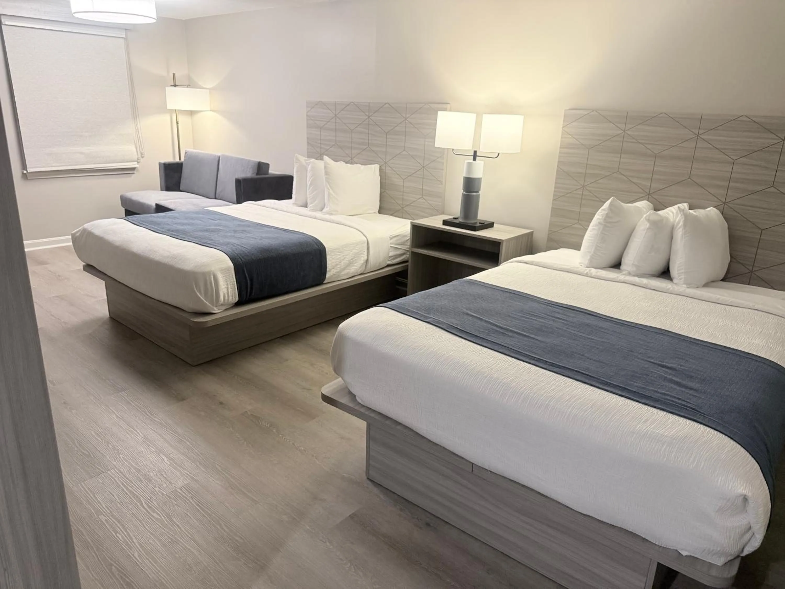 Bed in Knight's Inn Boston/Danvers