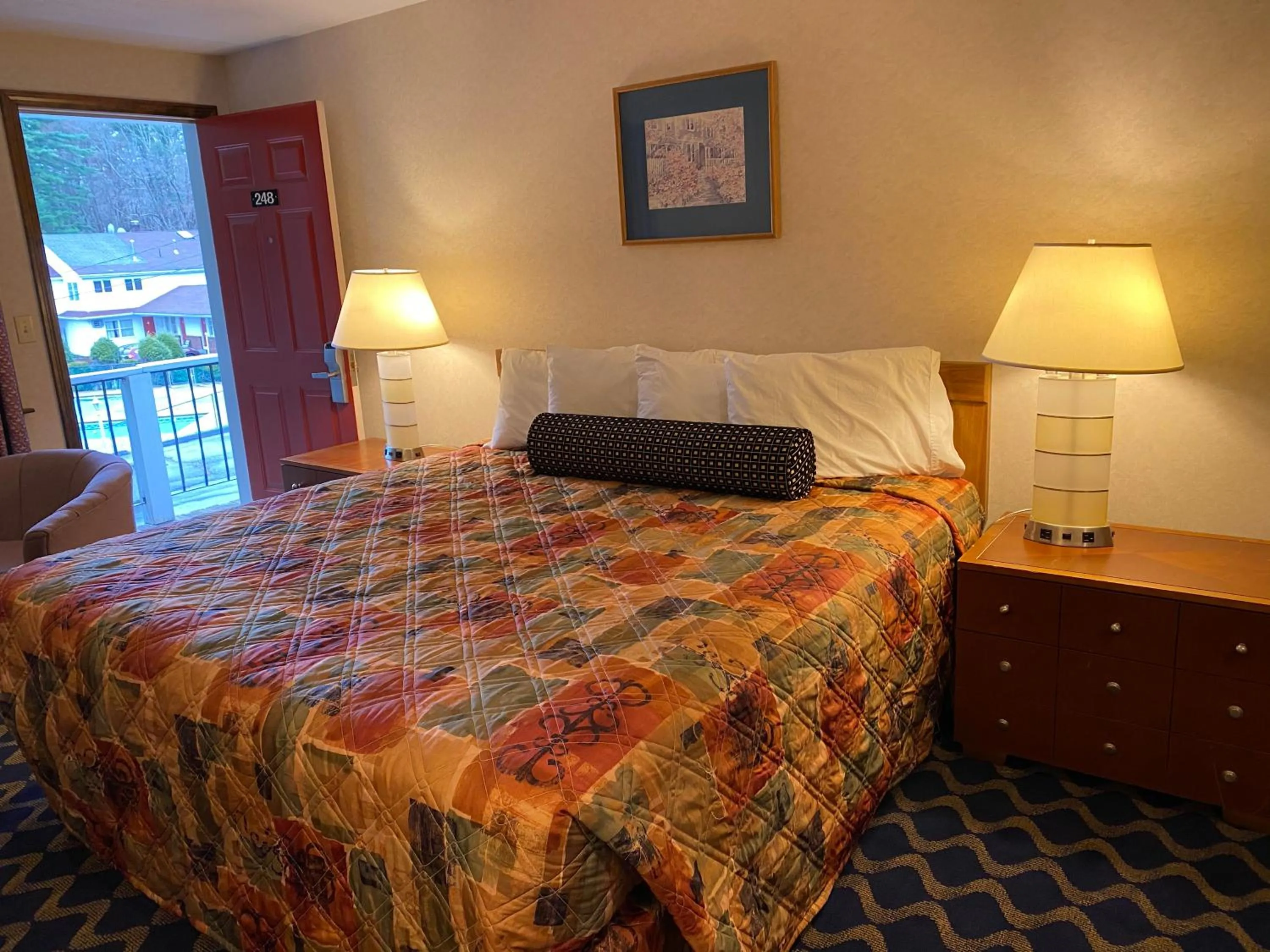 Bed in Economy Lodge 682 Main St Sturbridge