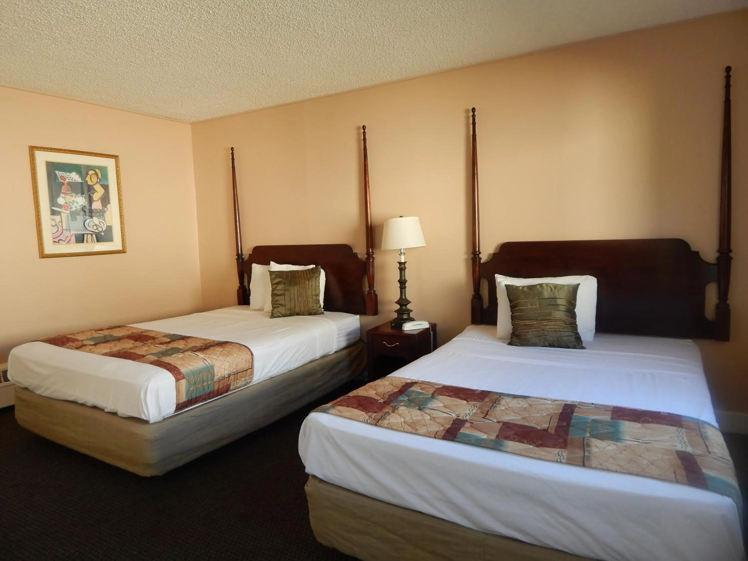 Photo of the whole room in Capri Motel