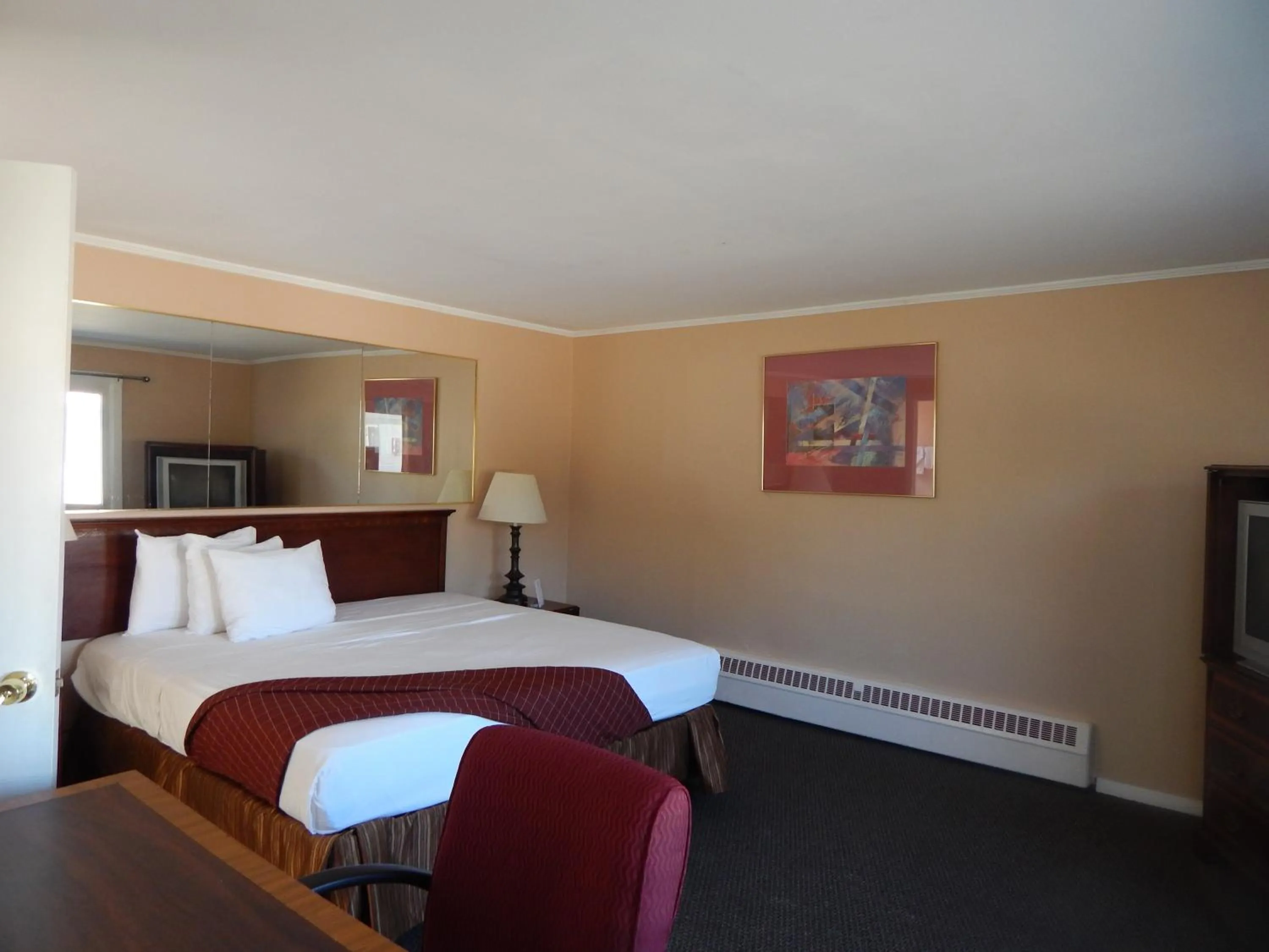 Photo of the whole room in Capri Motel