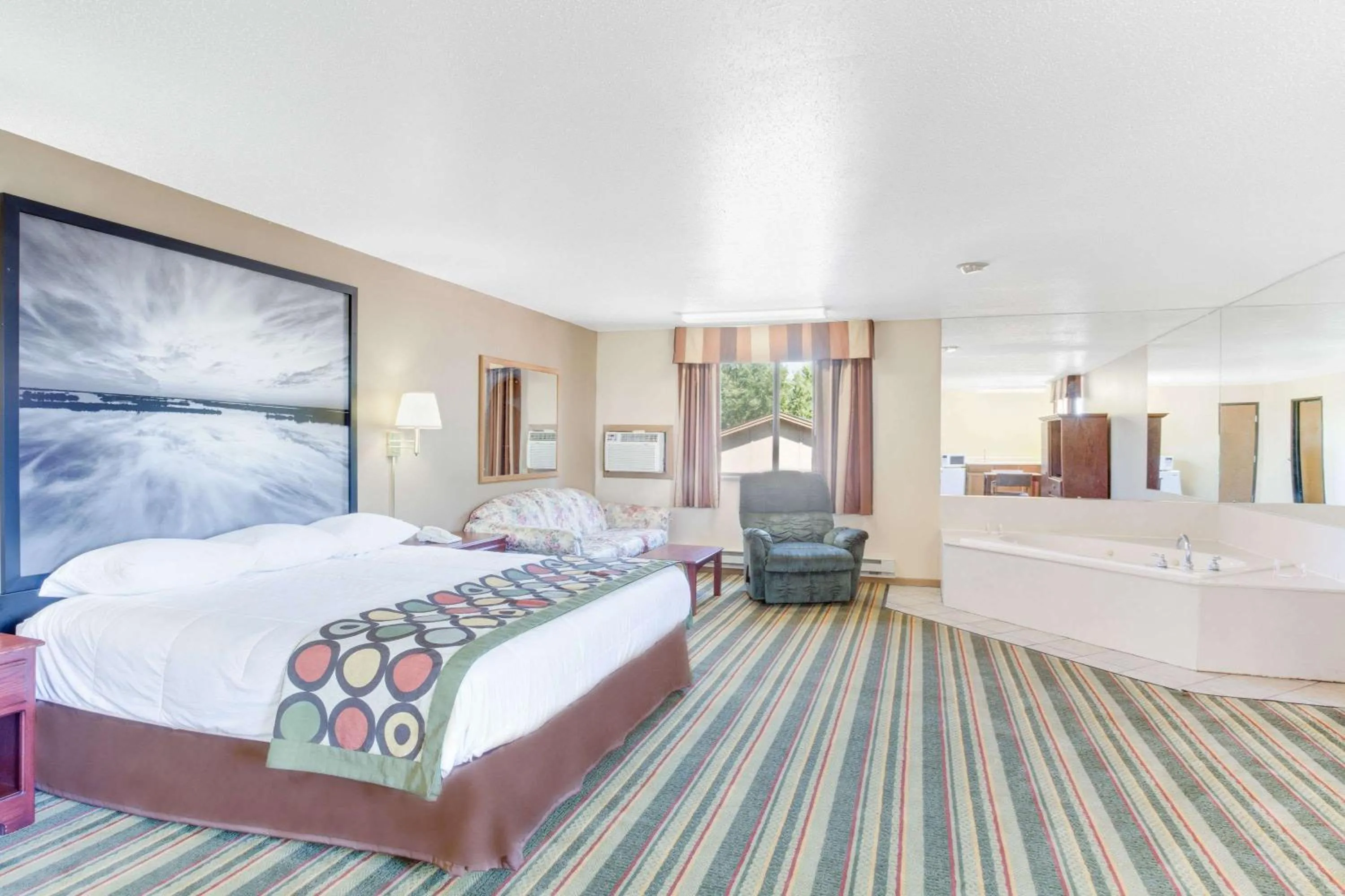 Photo of the whole room, Bed in Super 8 by Wyndham Mitchell