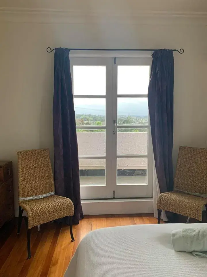 Double Room with Balcony and Shared Bathroom in Kiwi Heritage Homestay Double Room with Balcony and Shared Bathroom in Kiwi Heritage Homestay