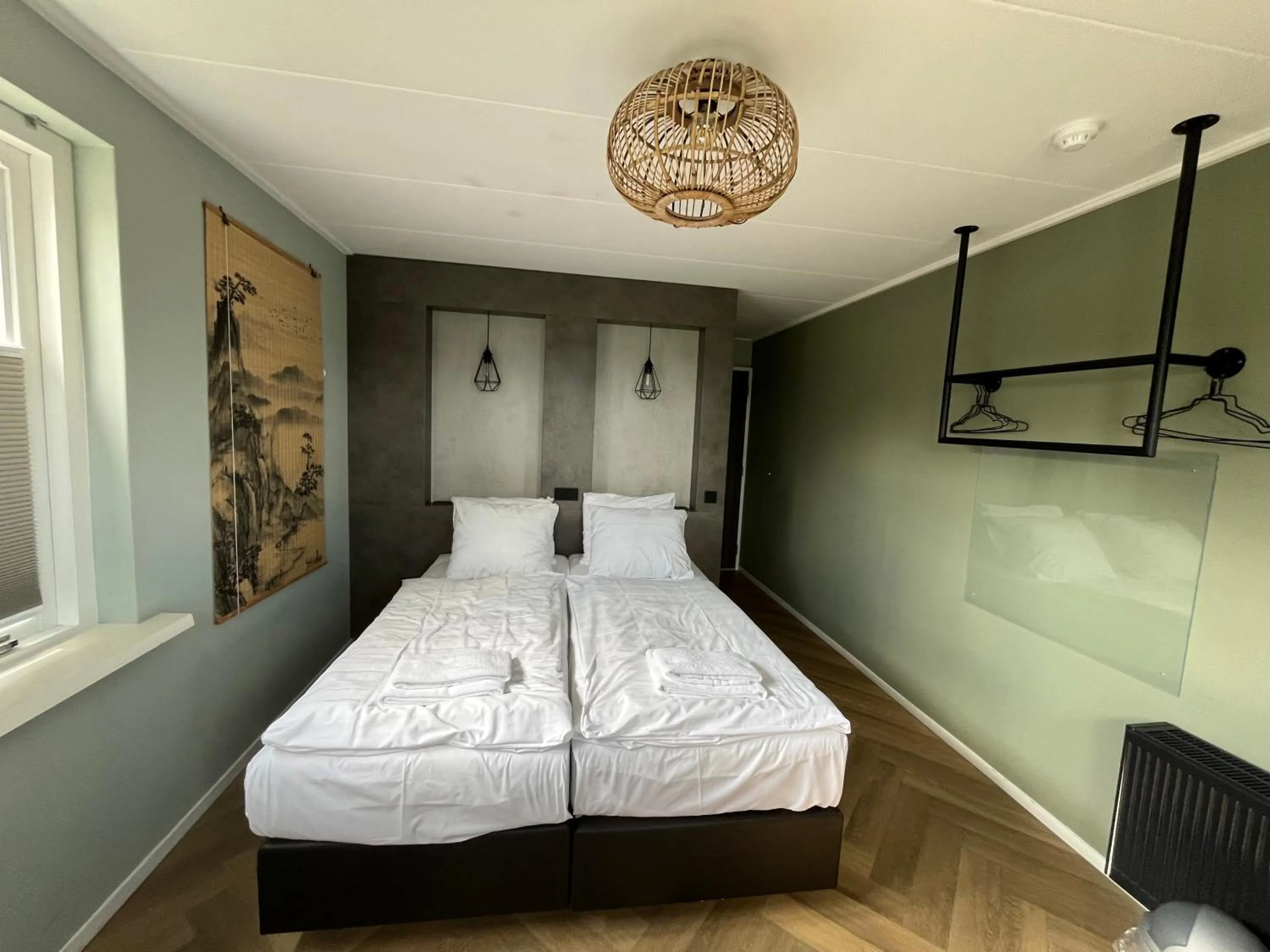 Balcony/Terrace, Bed in Giethoorn Old Art Hotel