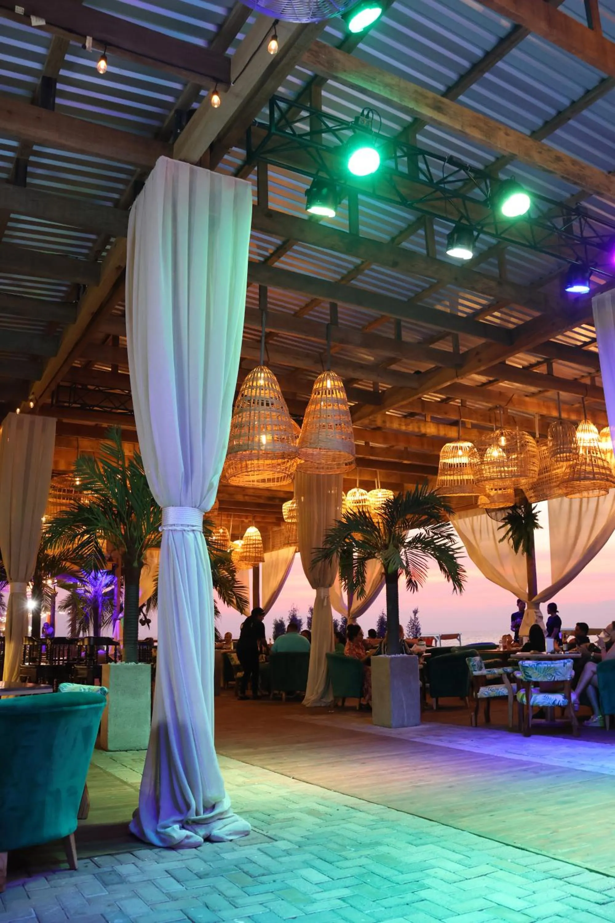 Restaurant/places to eat in Hotel Partenon Beach