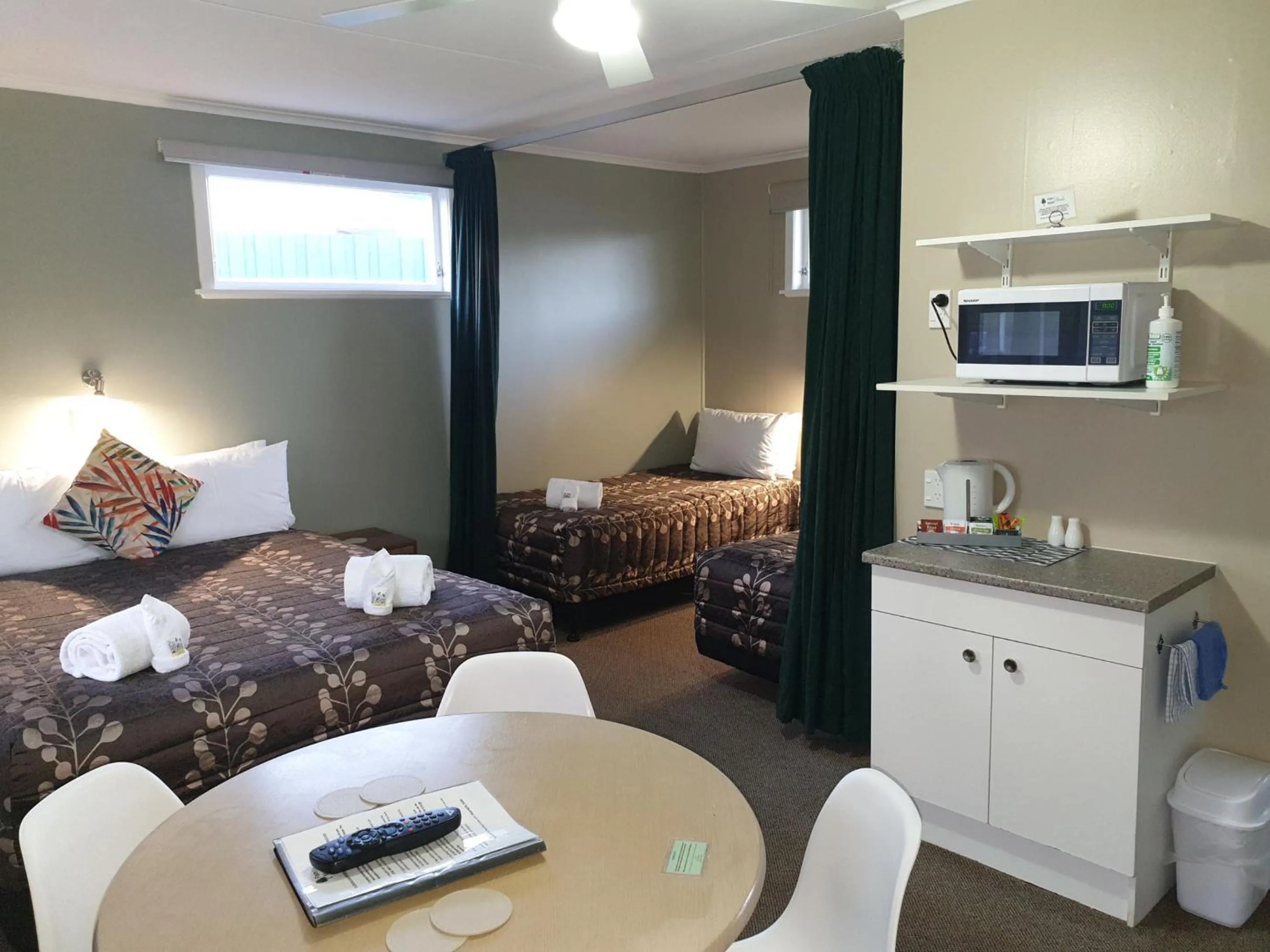 Bed in Palm Motel Waihi