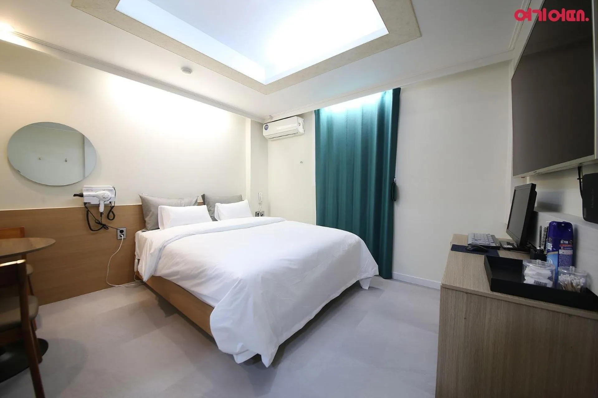 Bed in Number 25 Hotel