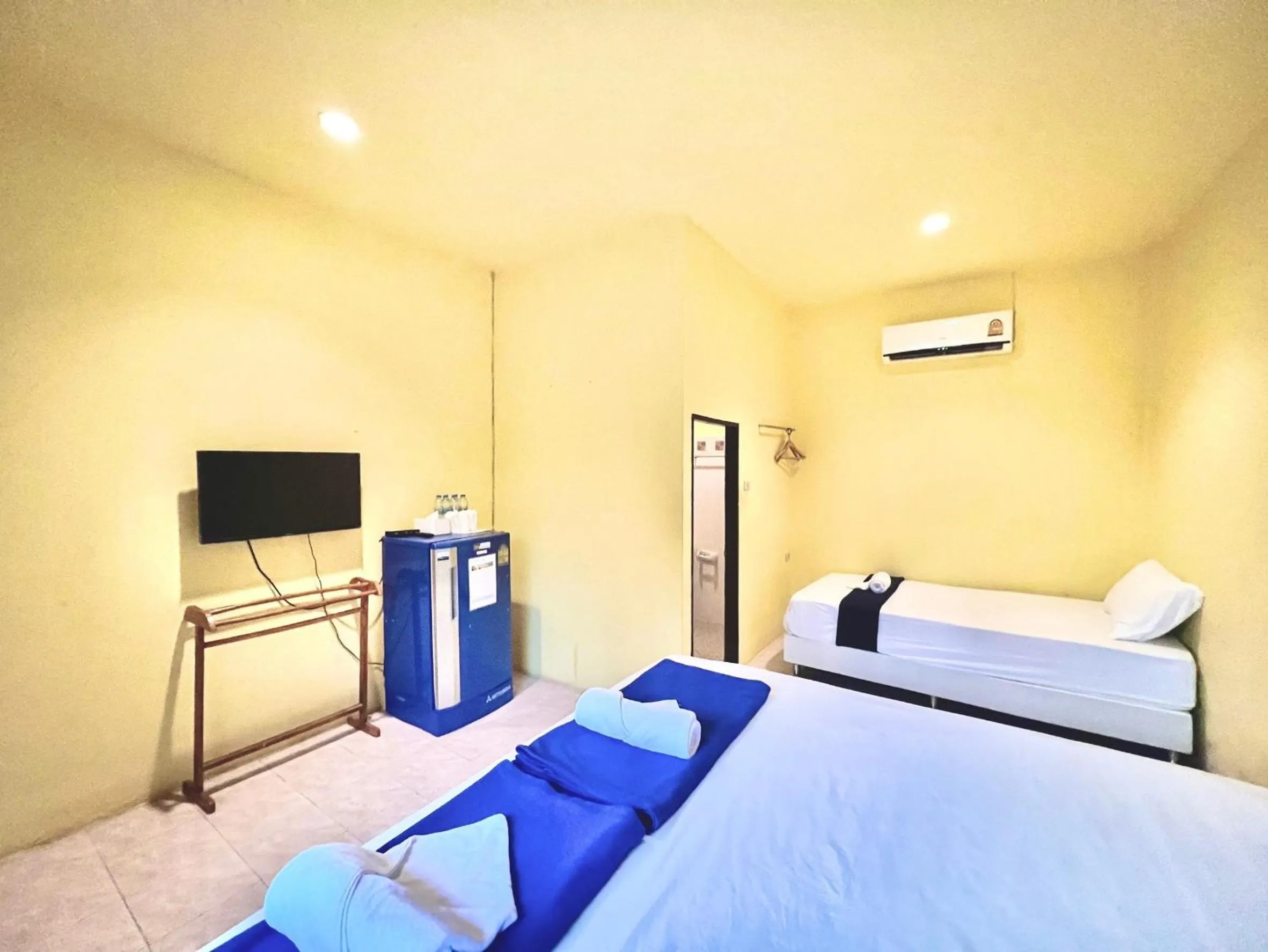 Bed in PHUPA BEACH Resort