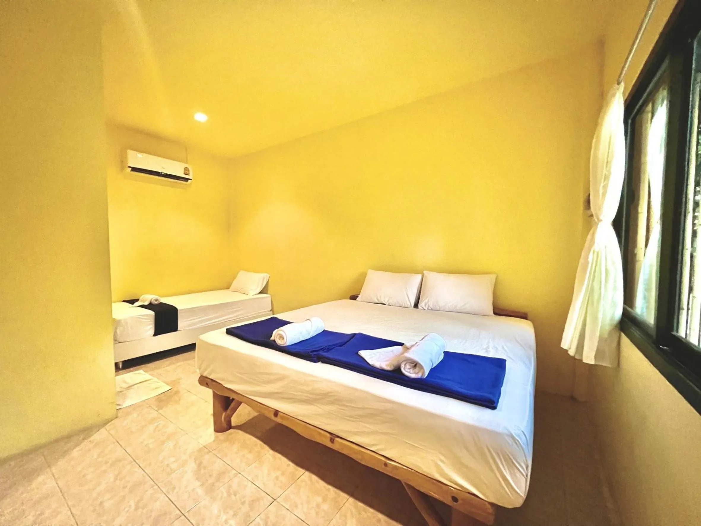 Bed in PHUPA BEACH Resort