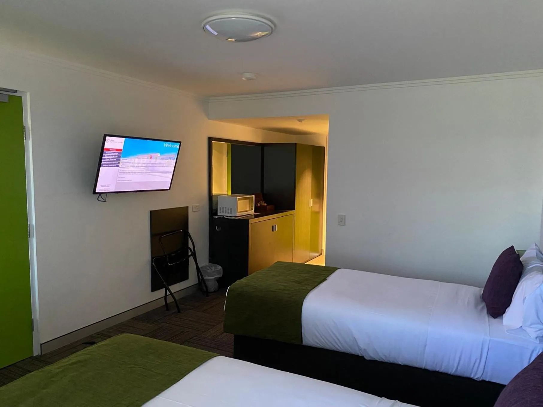 TV and multimedia, Bed in Mackay Oceanside Central Hotel Official