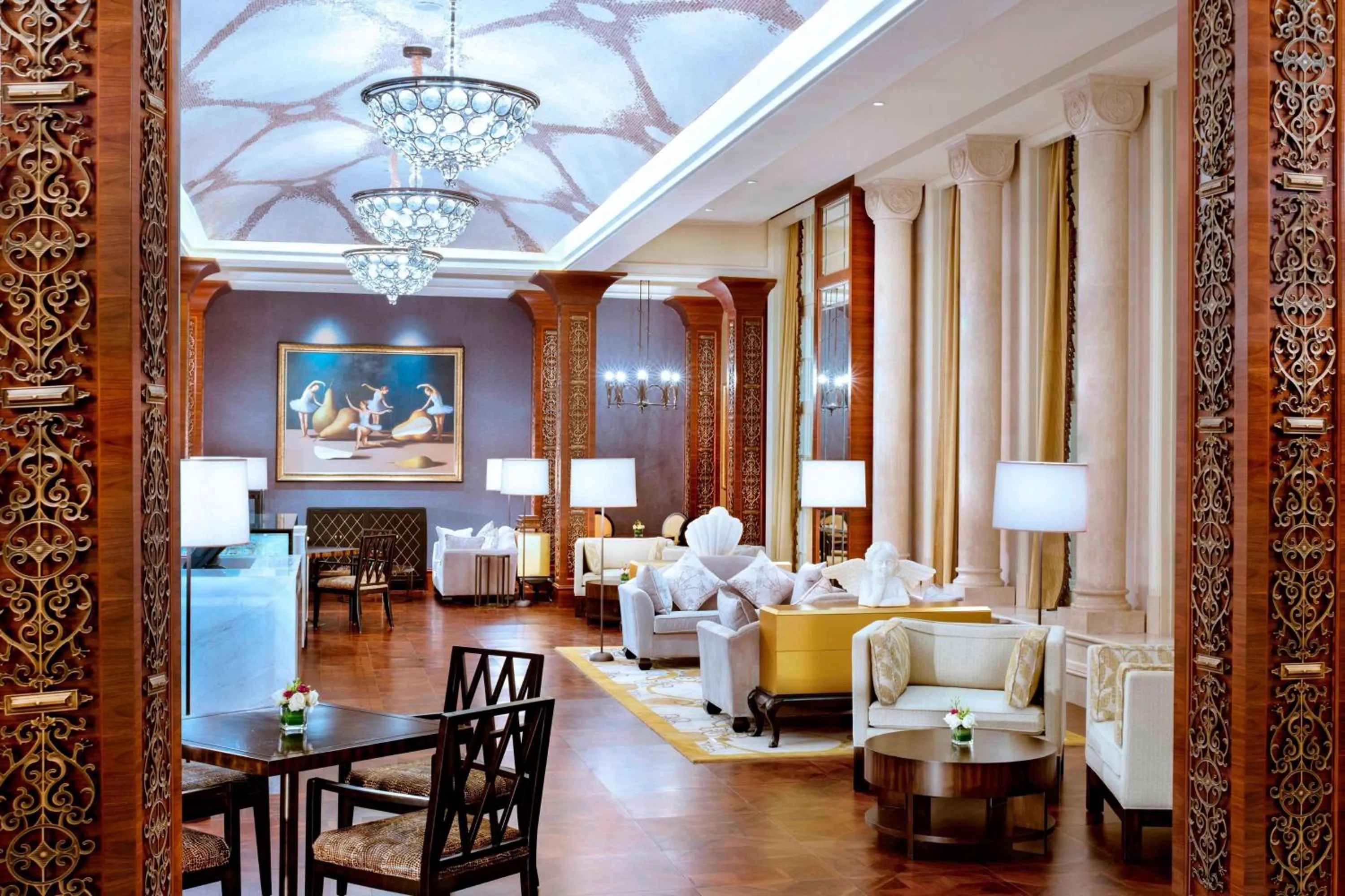 Lounge or bar in The Castle Hotel, a Luxury Collection Hotel, Dalian