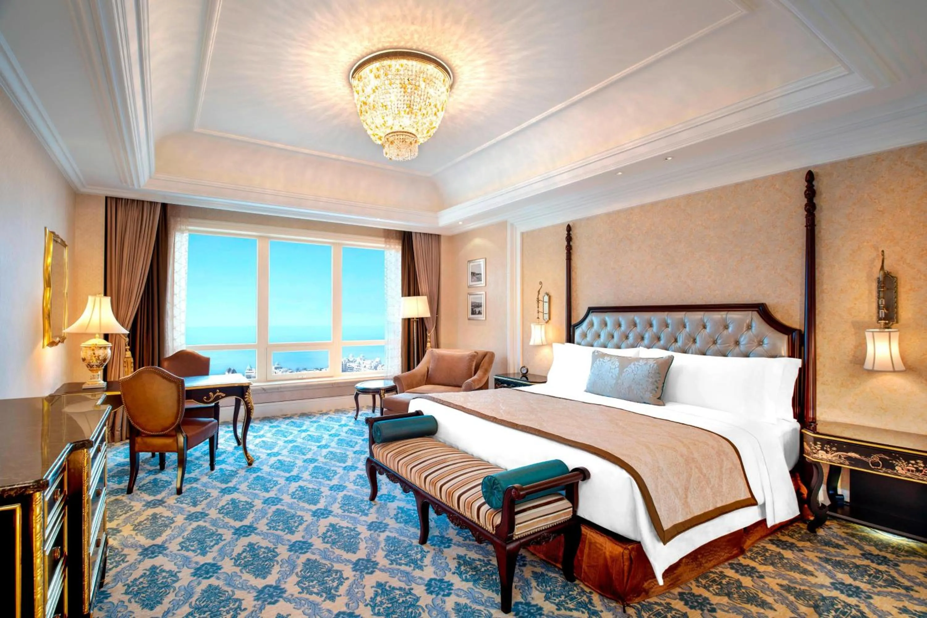 Photo of the whole room, Bed in The Castle Hotel, a Luxury Collection Hotel, Dalian