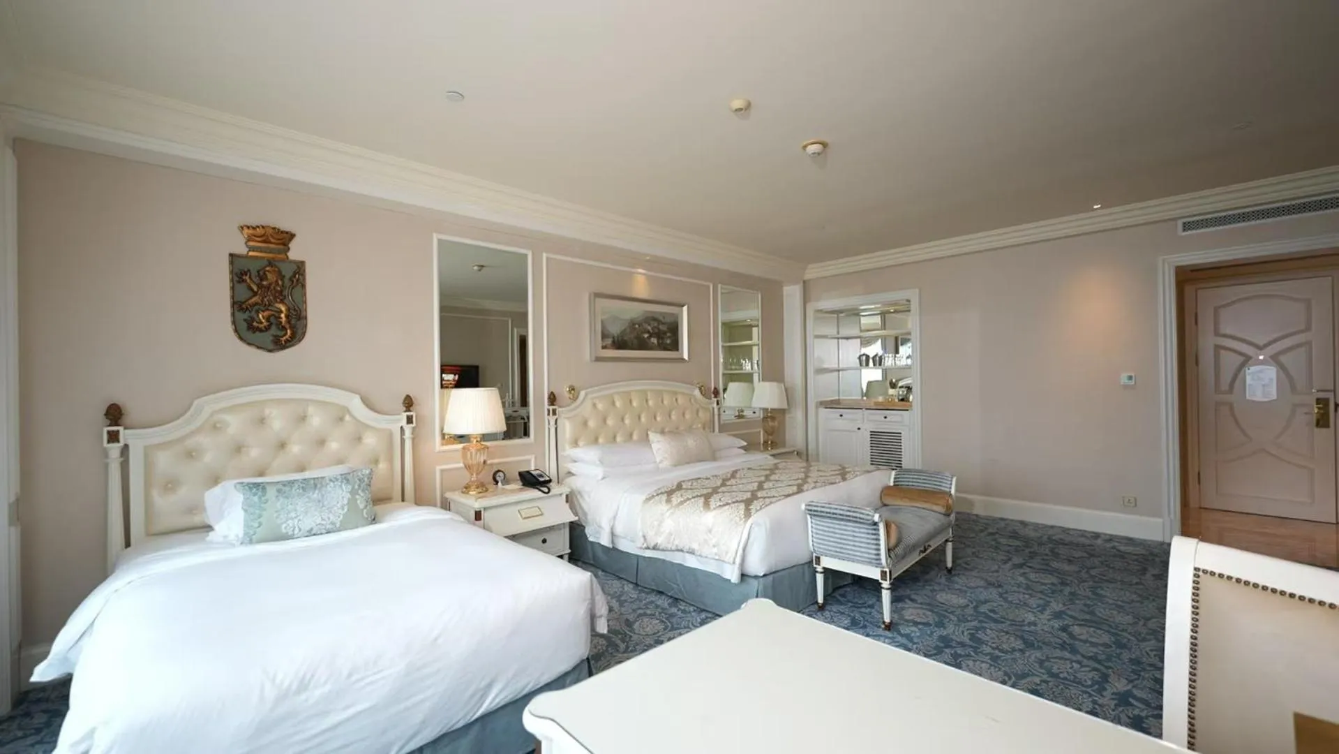 Bed in The Castle Hotel, a Luxury Collection Hotel, Dalian