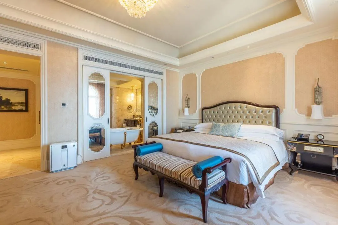 Bed in The Castle Hotel, a Luxury Collection Hotel, Dalian