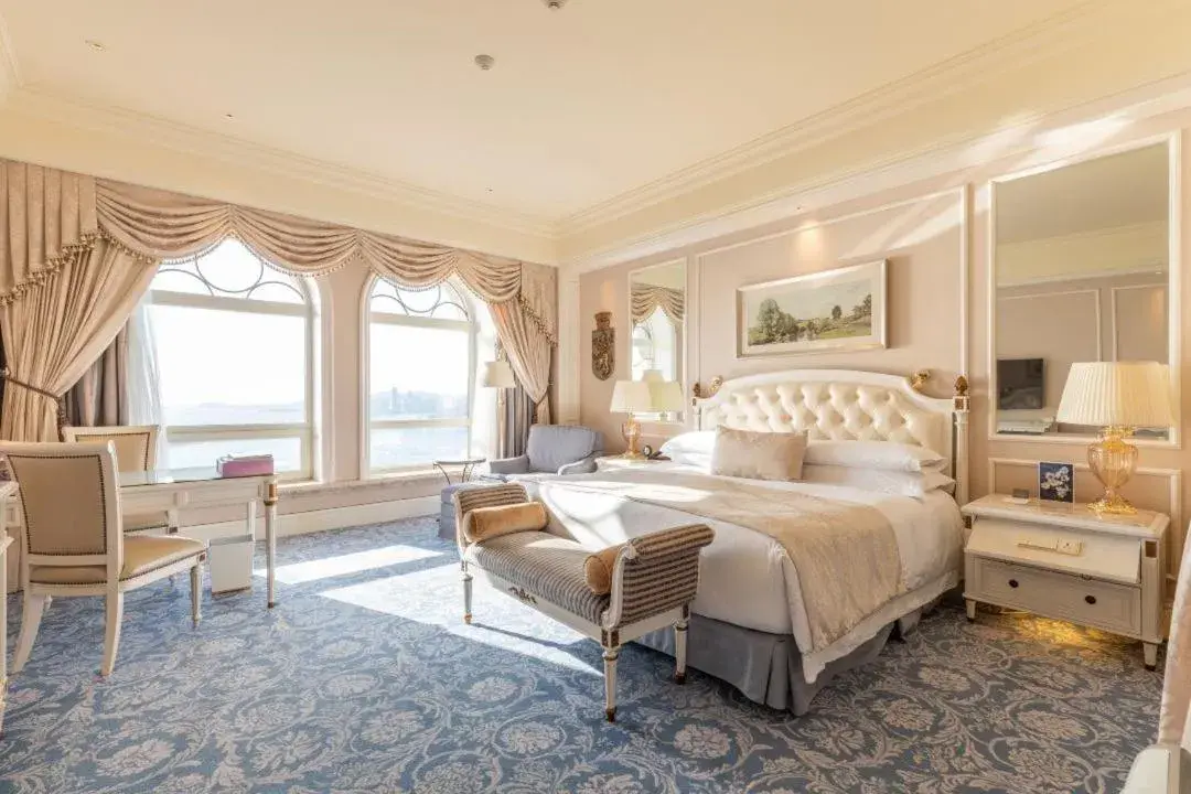 Grand King Room with Ocean View in The Castle Hotel, a Luxury Collection Hotel, Dalian Grand King Room with Ocean View in The Castle Hotel, a Luxury Collection Hotel, Dalian