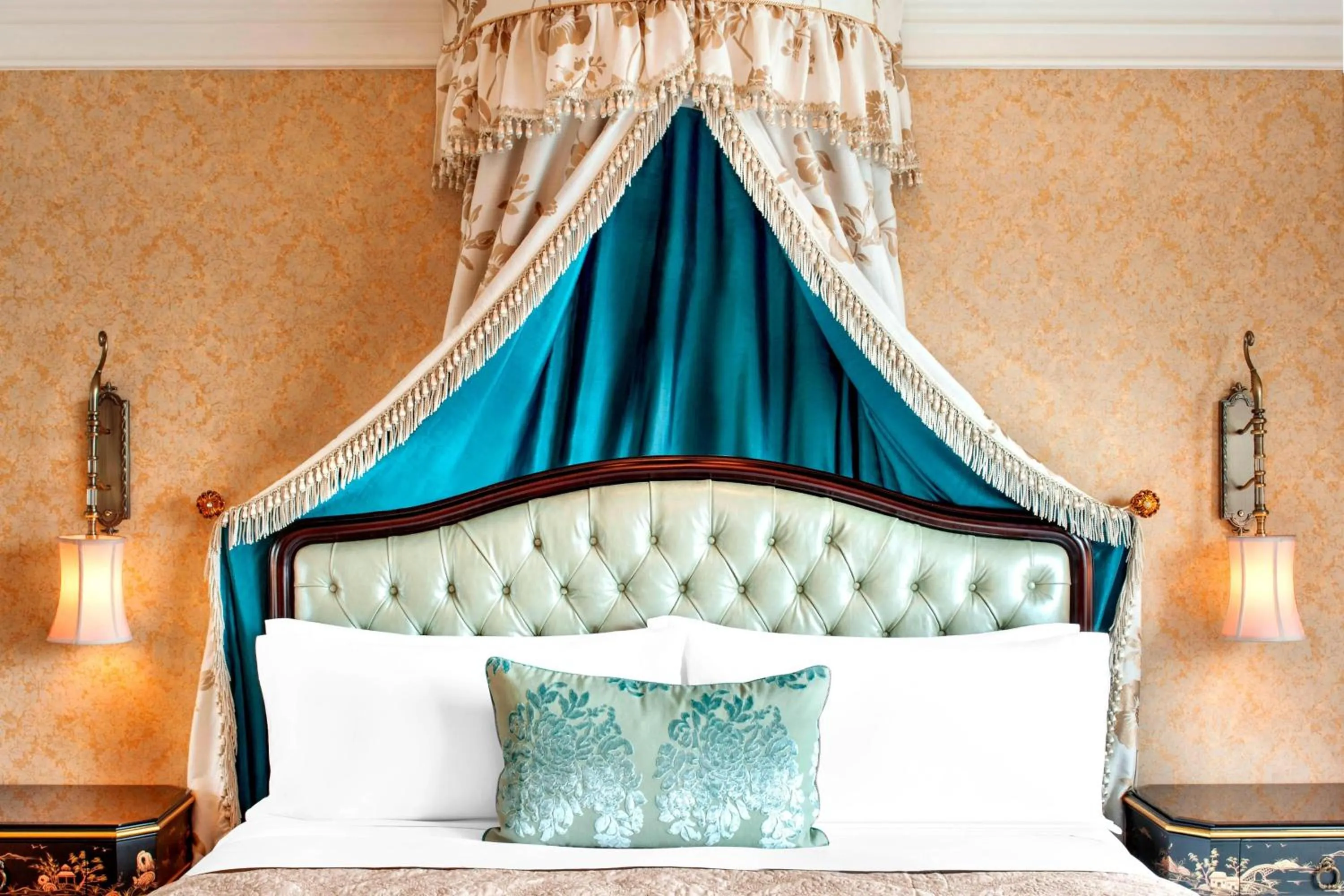 Bedroom, Bed in The Castle Hotel, a Luxury Collection Hotel, Dalian