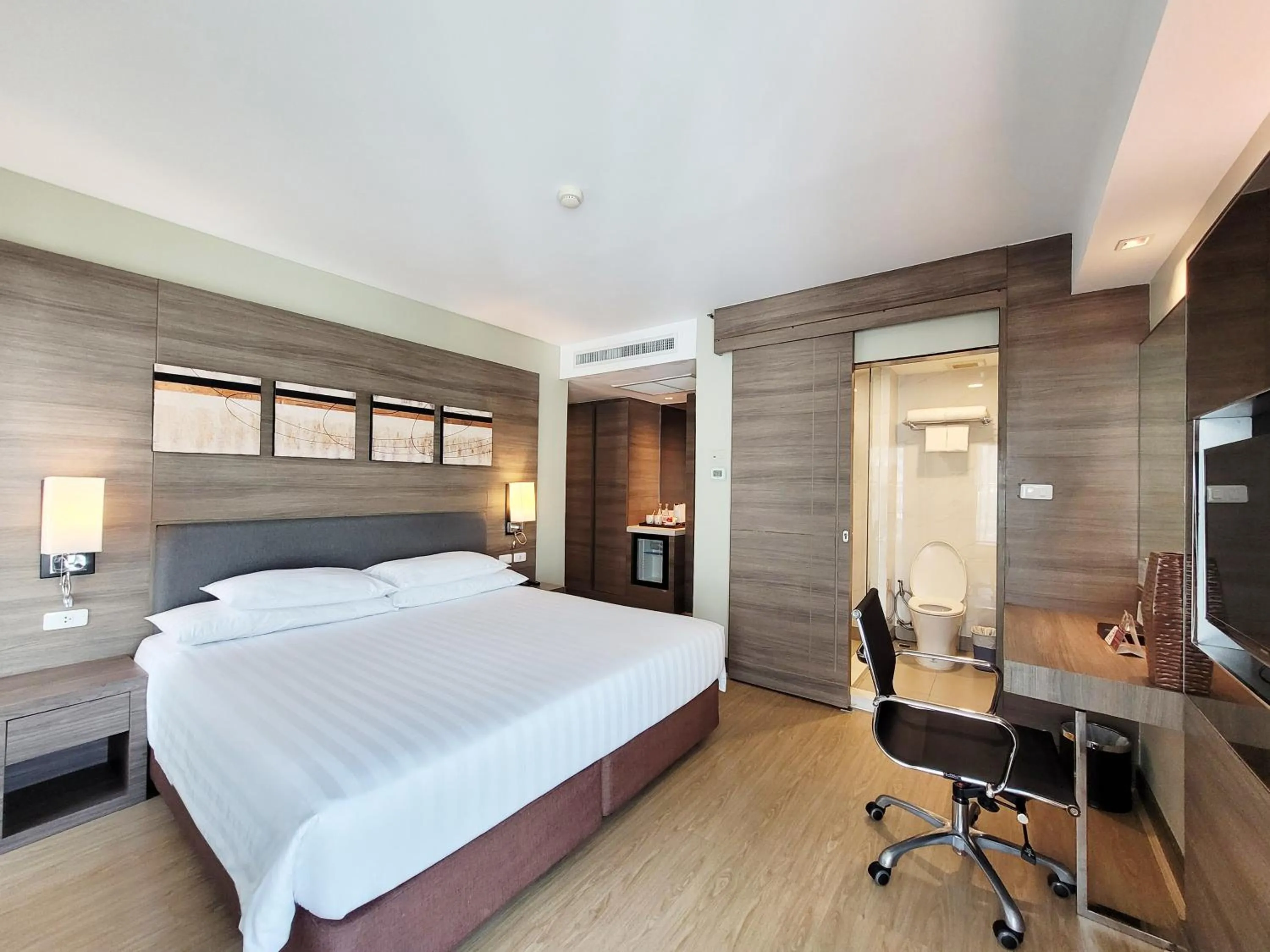 Bed in Citrus Sukhumvit 11 by Compass Hospitality
