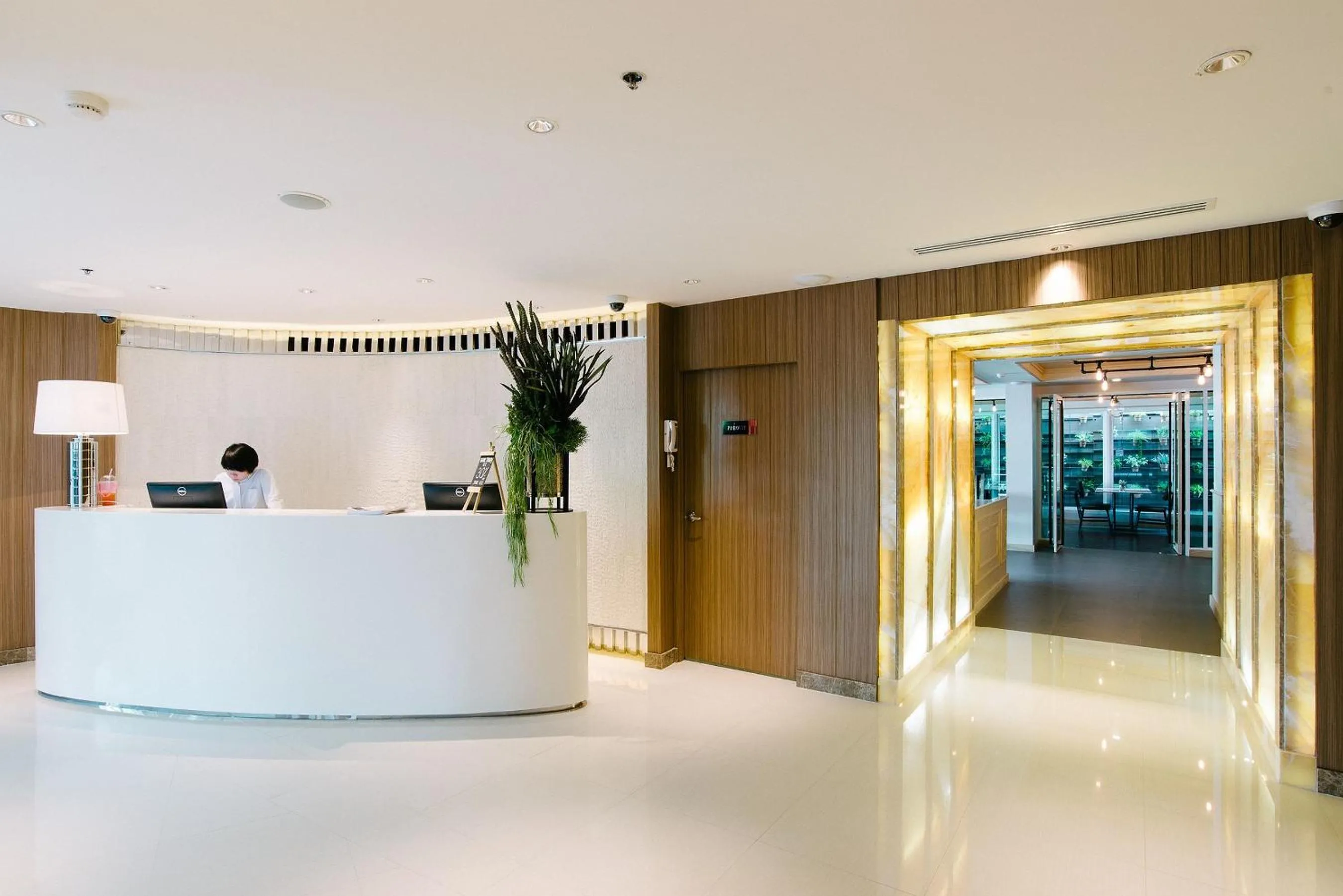 Lobby or reception in Citrus Sukhumvit 11 by Compass Hospitality