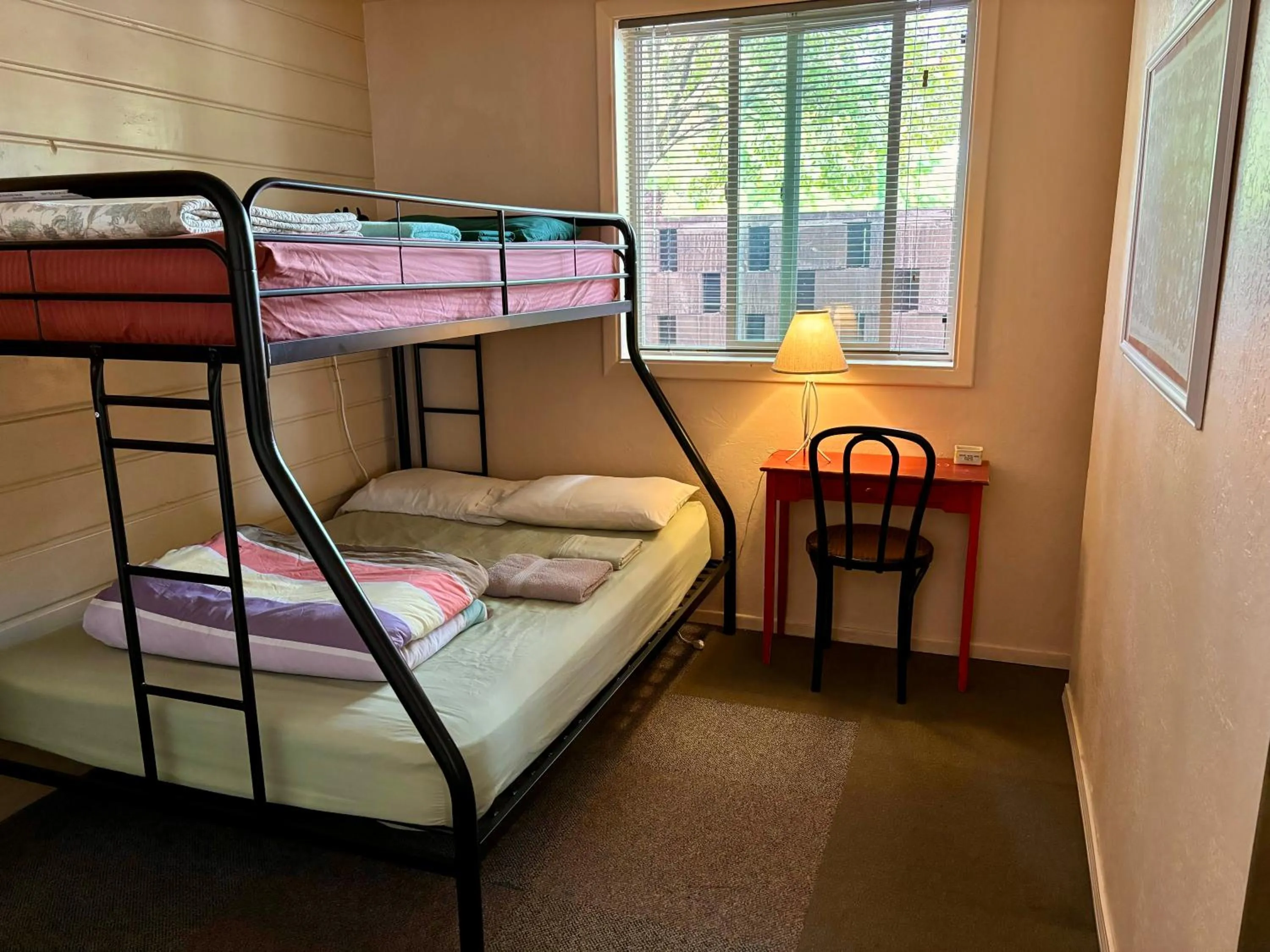 Bedroom, Bed in Ashland Commons Hostel