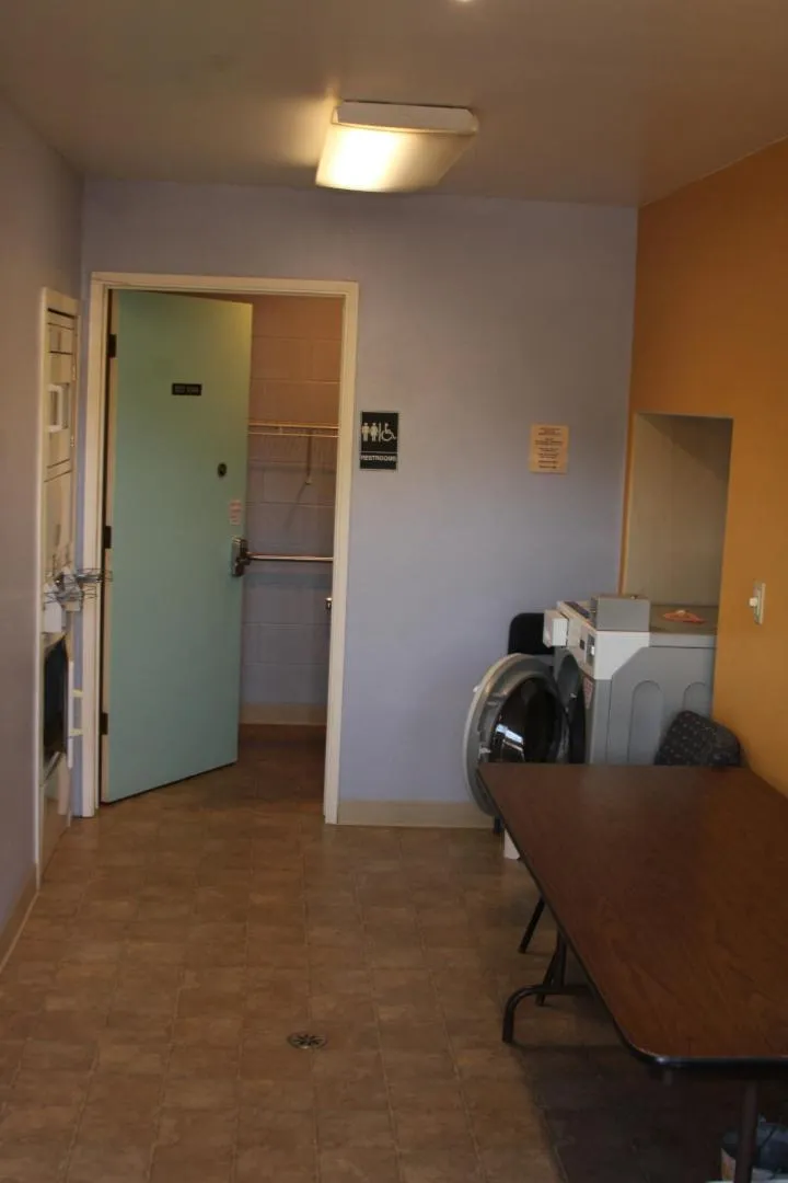 Bathroom in Ashland Commons Hostel