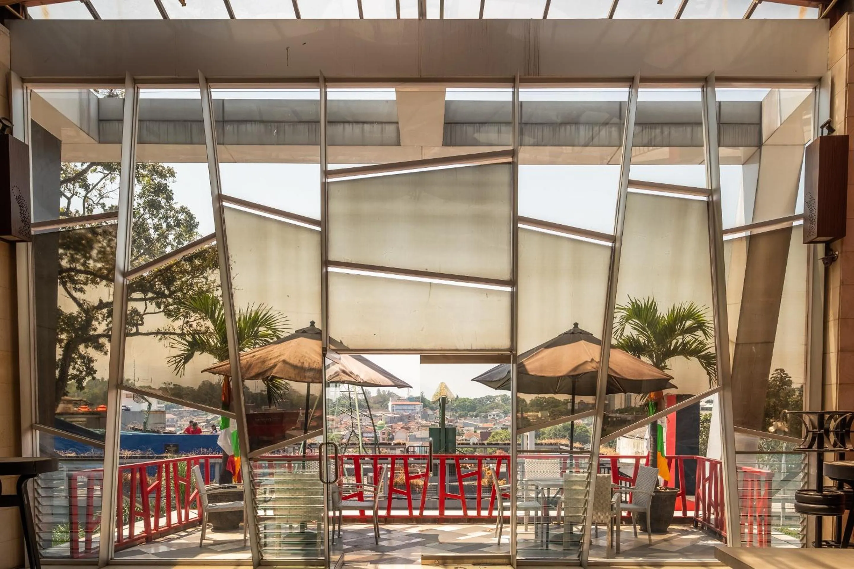 Lobby or reception in Townhouse Oak Cihampelas Near Ciwalk Formerly Promenade Hotel