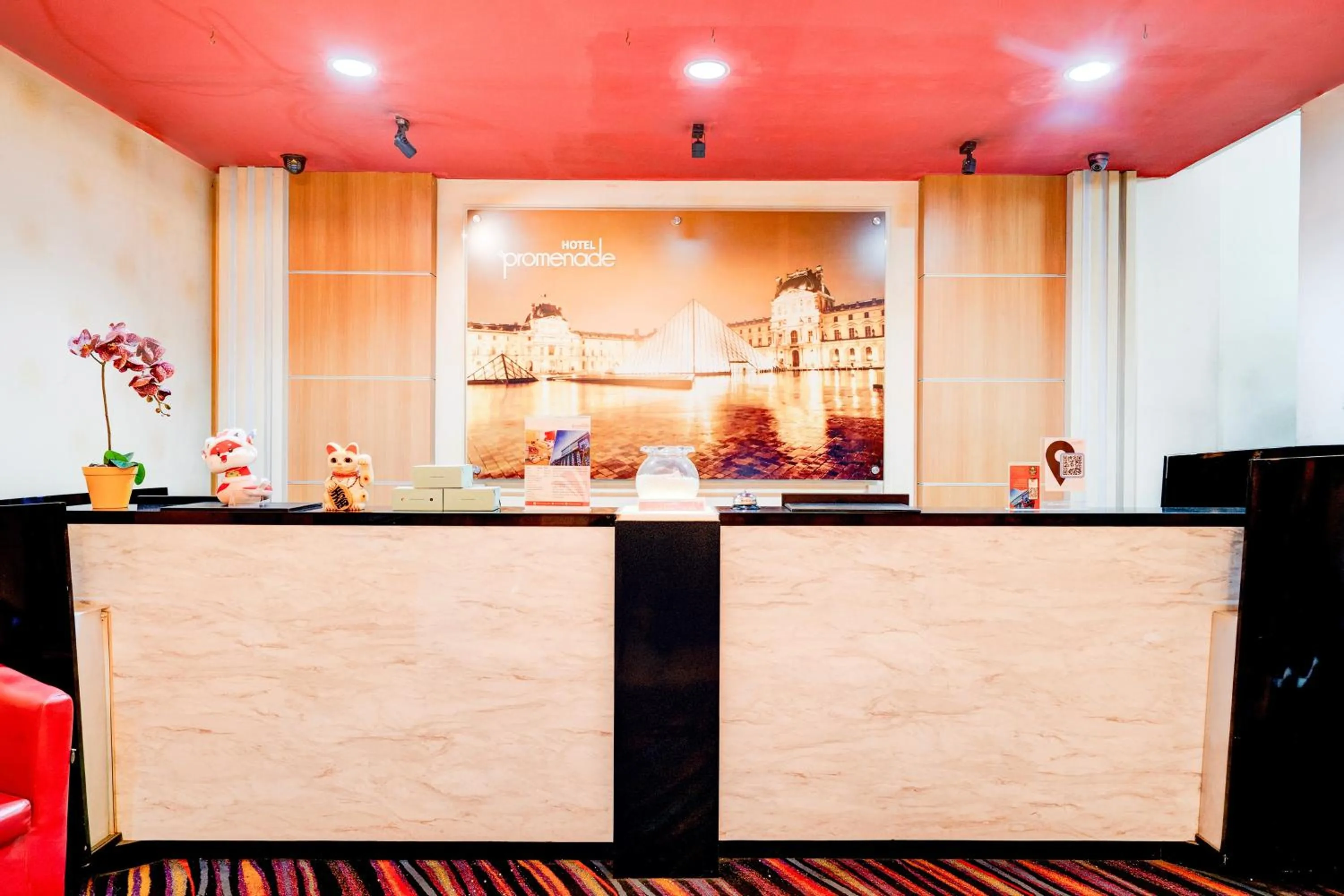 Lobby or reception in Townhouse Oak Cihampelas Near Ciwalk Formerly Promenade Hotel