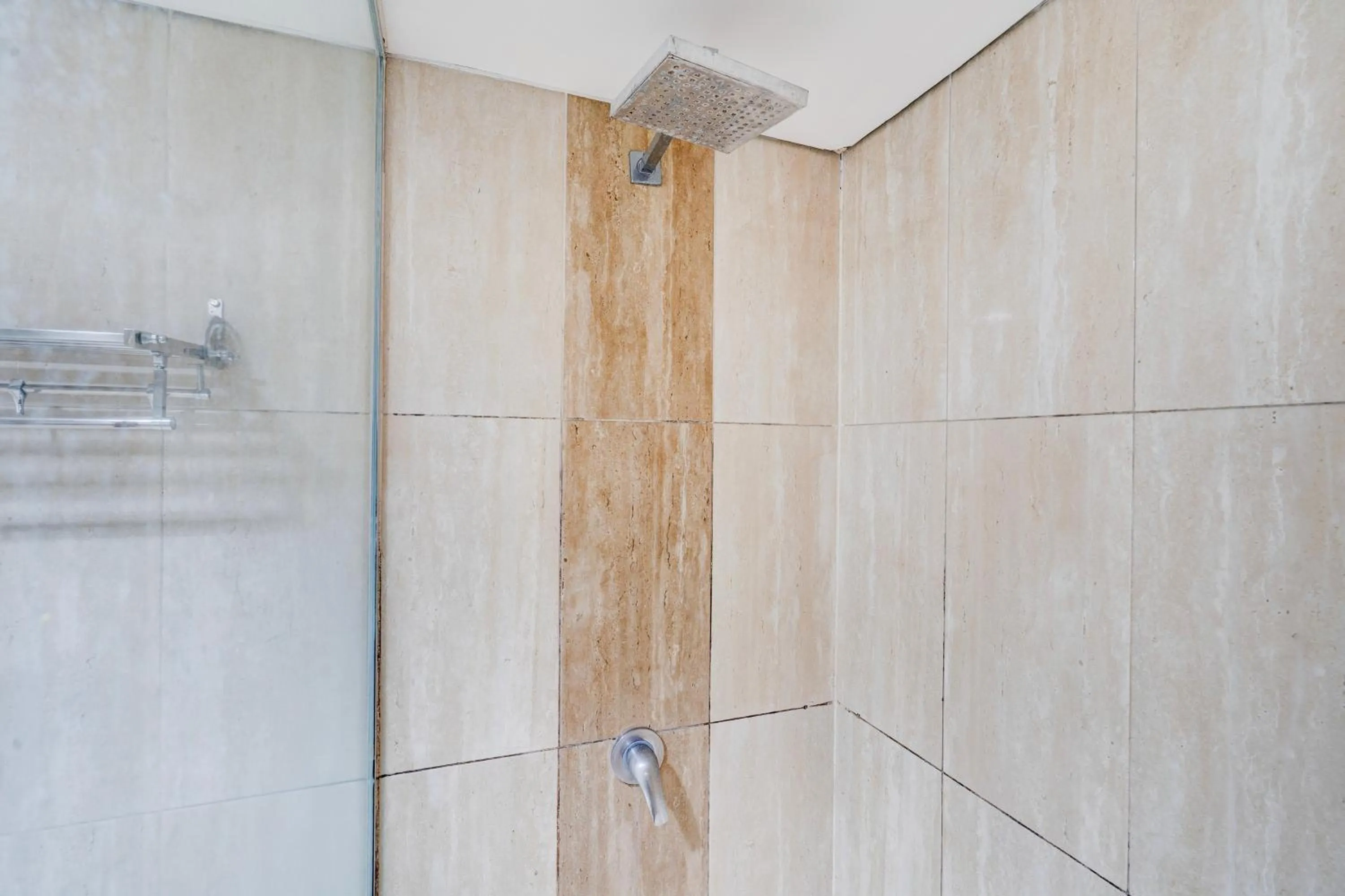 Bathroom in Townhouse Oak Cihampelas Near Ciwalk Formerly Promenade Hotel