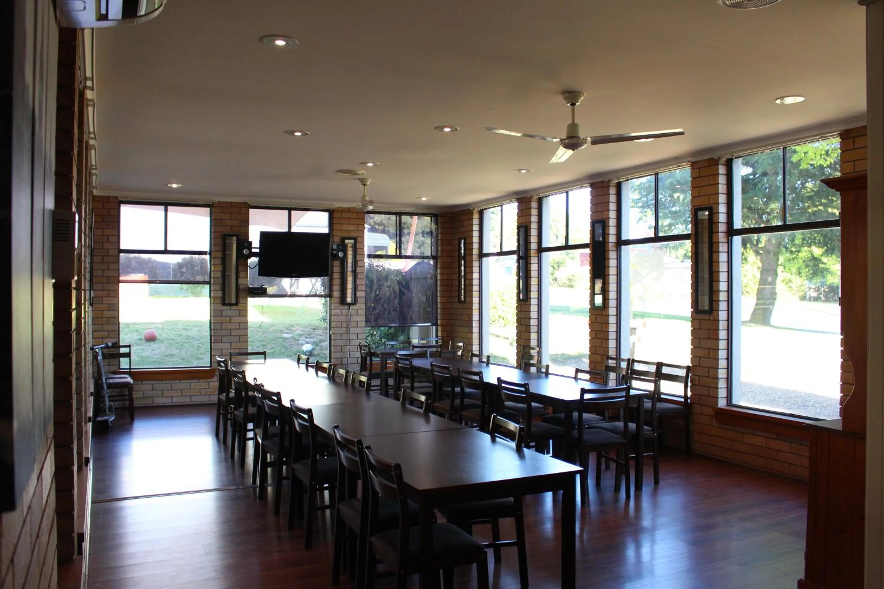 Communal lounge/ TV room in Goldfields Motel