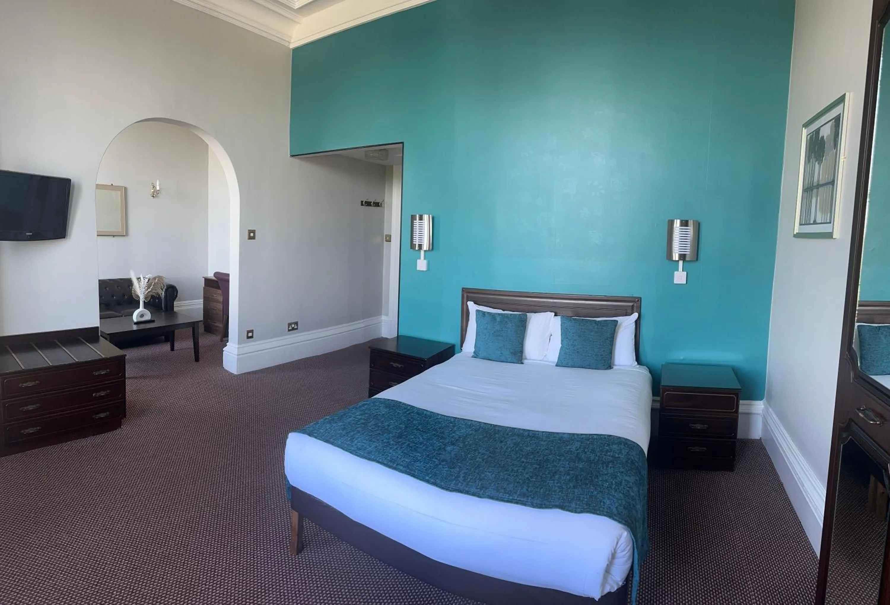 Bed in Royal Clifton Hotel