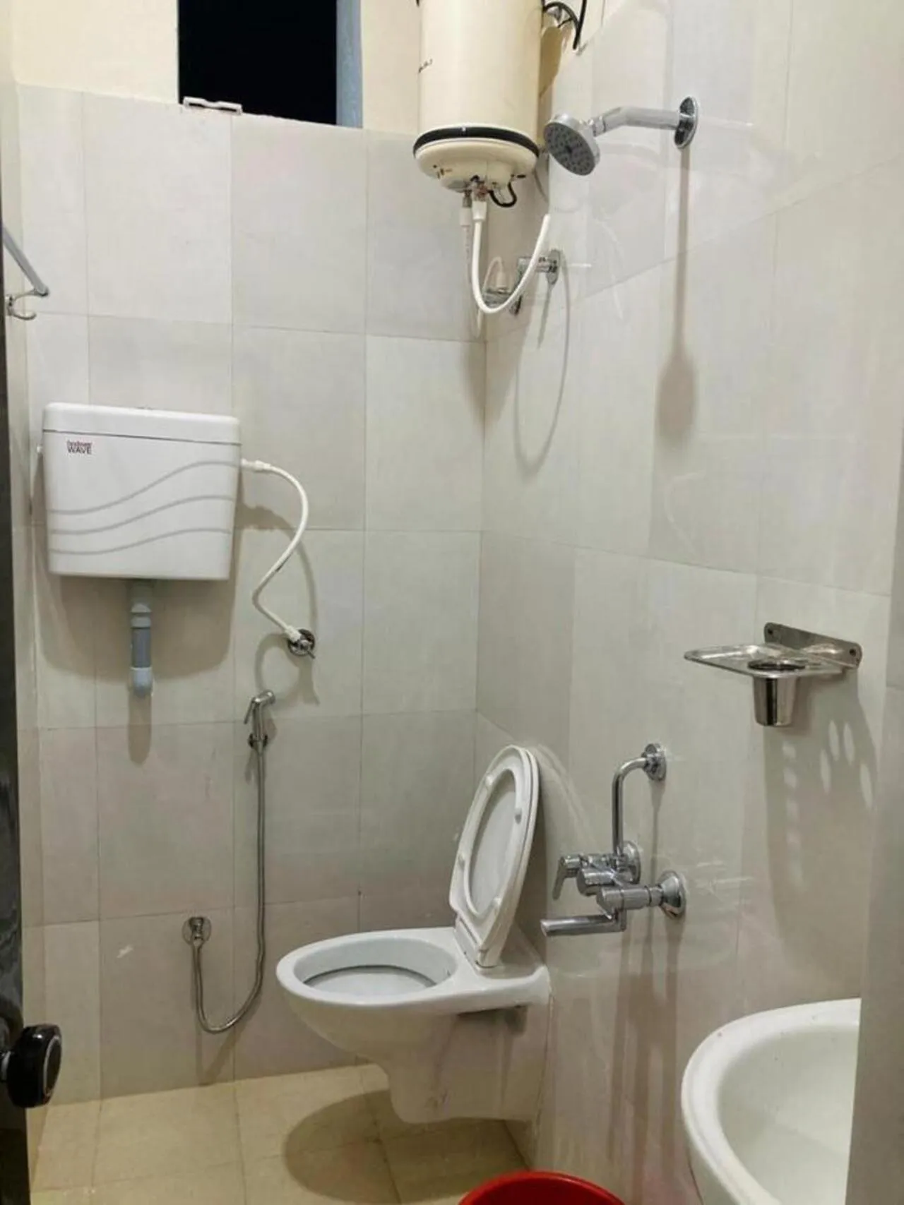 Toilet in Oceanic Stay And Restaurant Gokarna