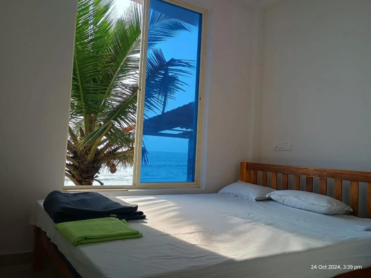 Sea view, Bed in Oceanic Stay And Restaurant Gokarna