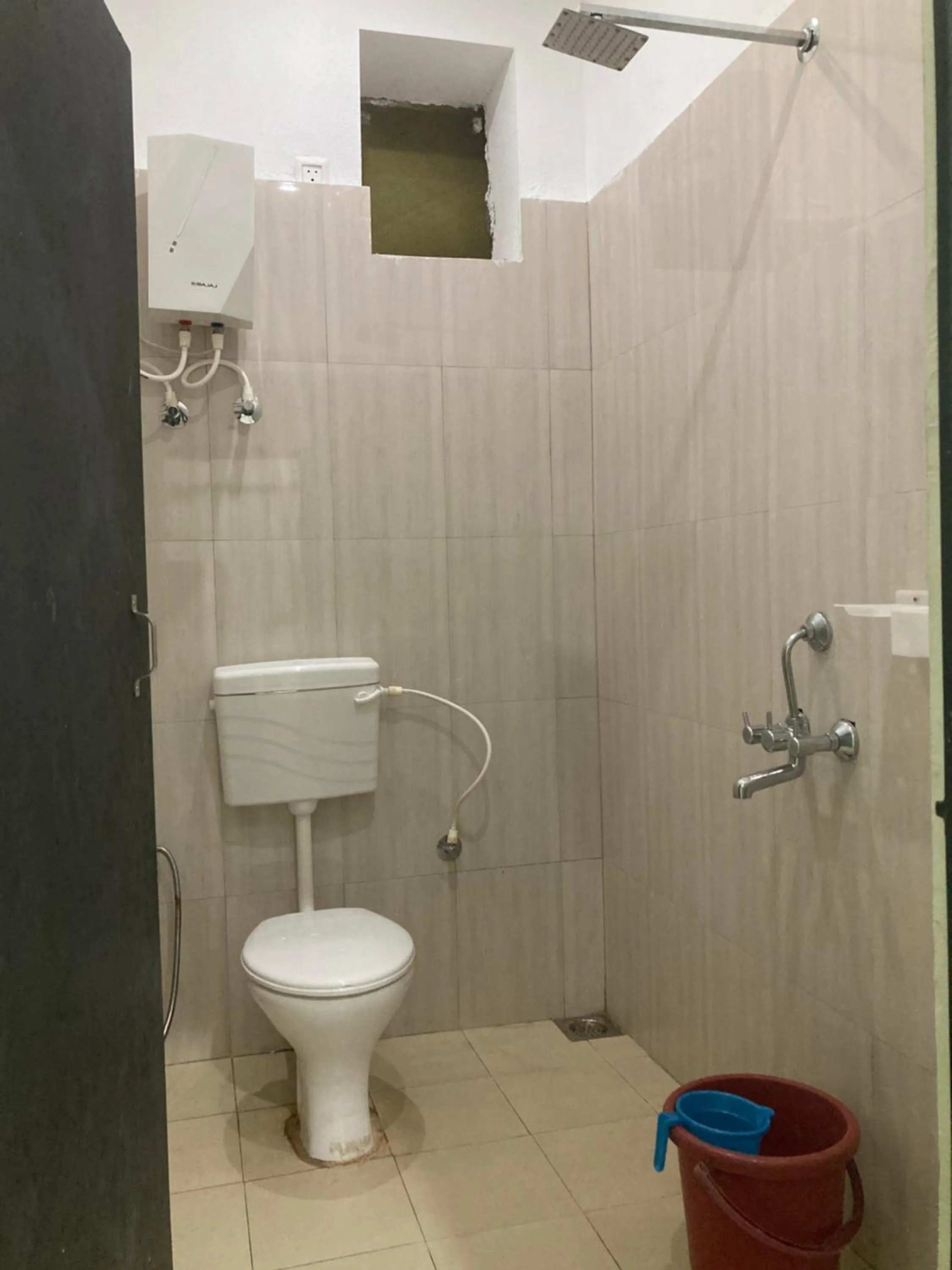 Toilet in Oceanic Stay And Restaurant Gokarna