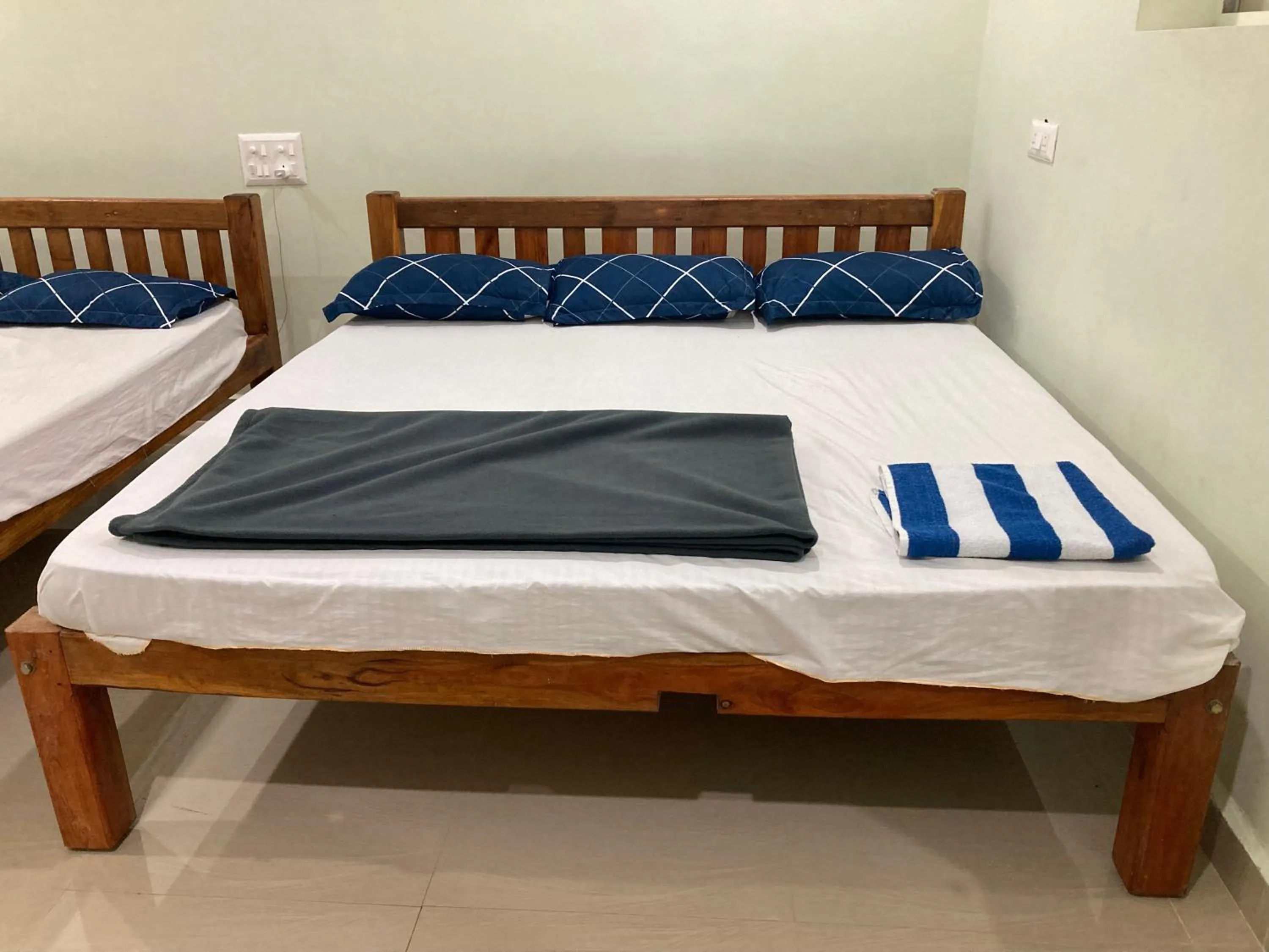 Bed in Oceanic Stay And Restaurant Gokarna