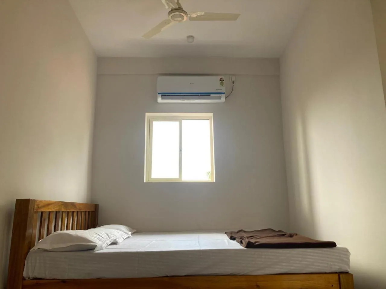 Bed in Oceanic Stay And Restaurant Gokarna