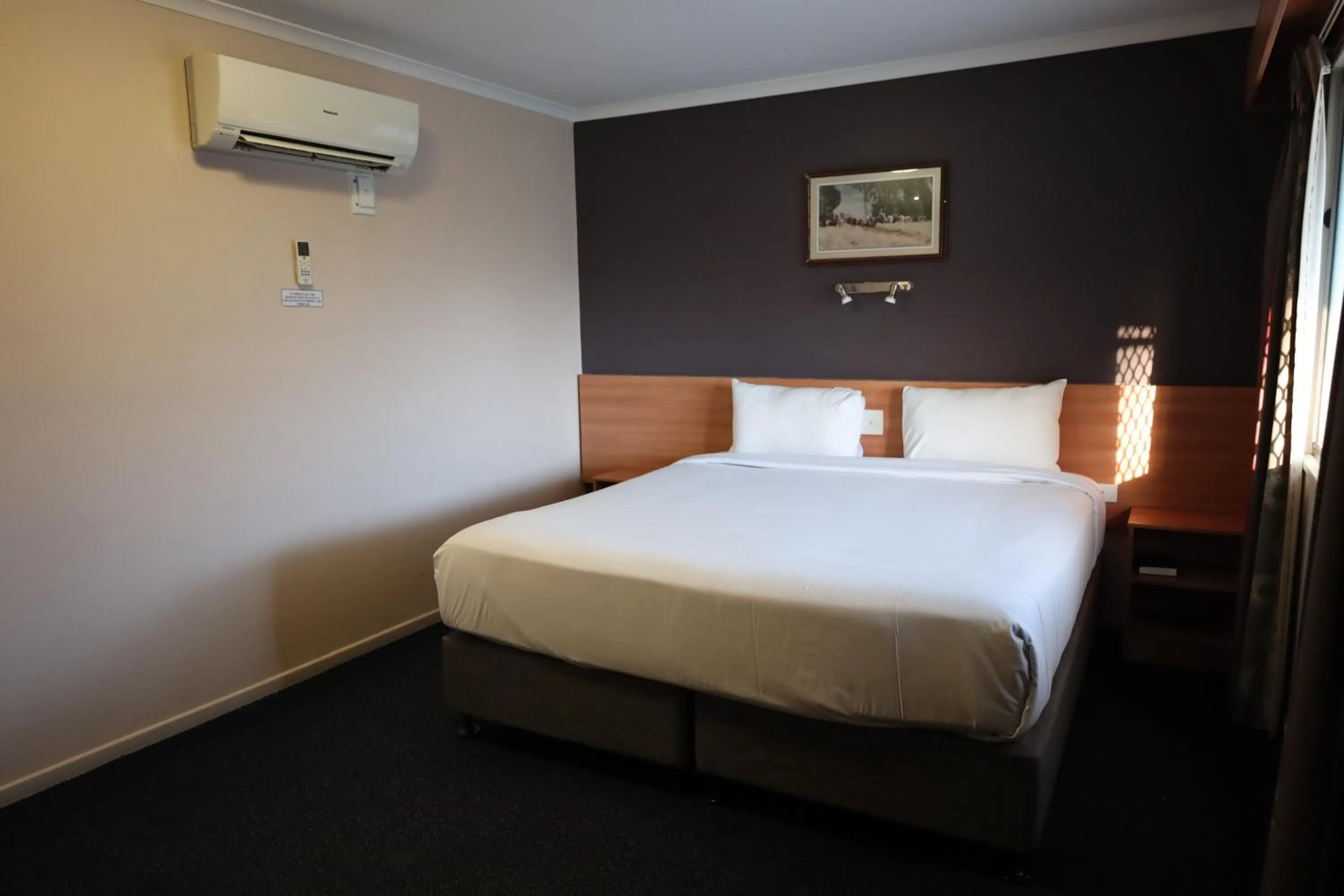 Bed in SunPalms Motel