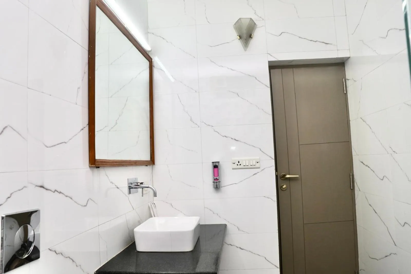 Toilet in Tivoli Heritage Palace, Rewari