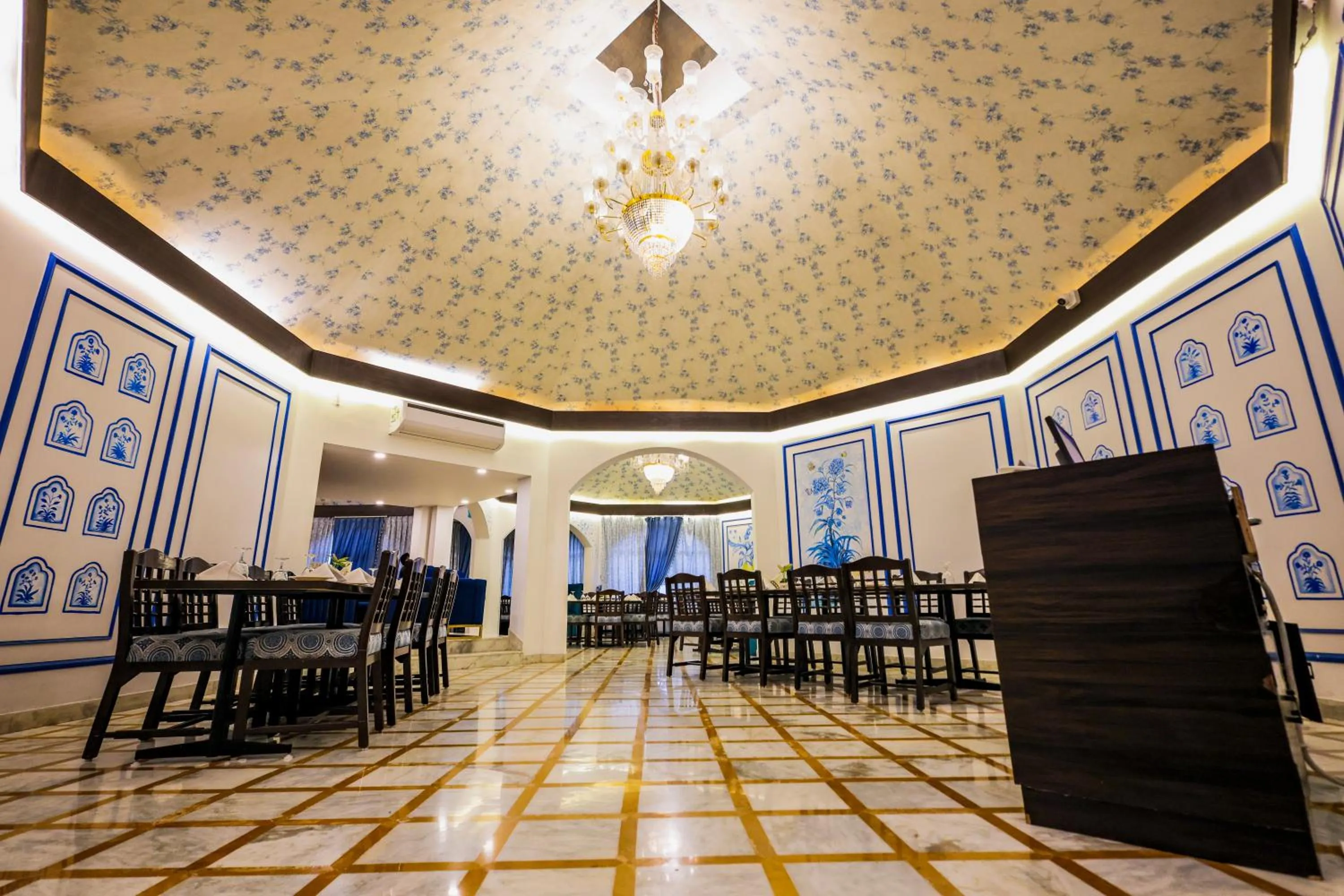 Restaurant/places to eat in Tivoli Heritage Palace, Rewari
