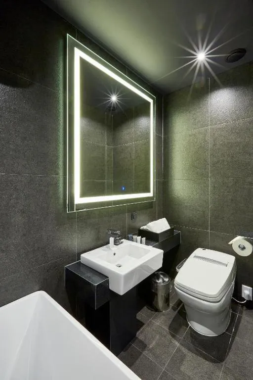Toilet in Hotel The Artist Yeoksam