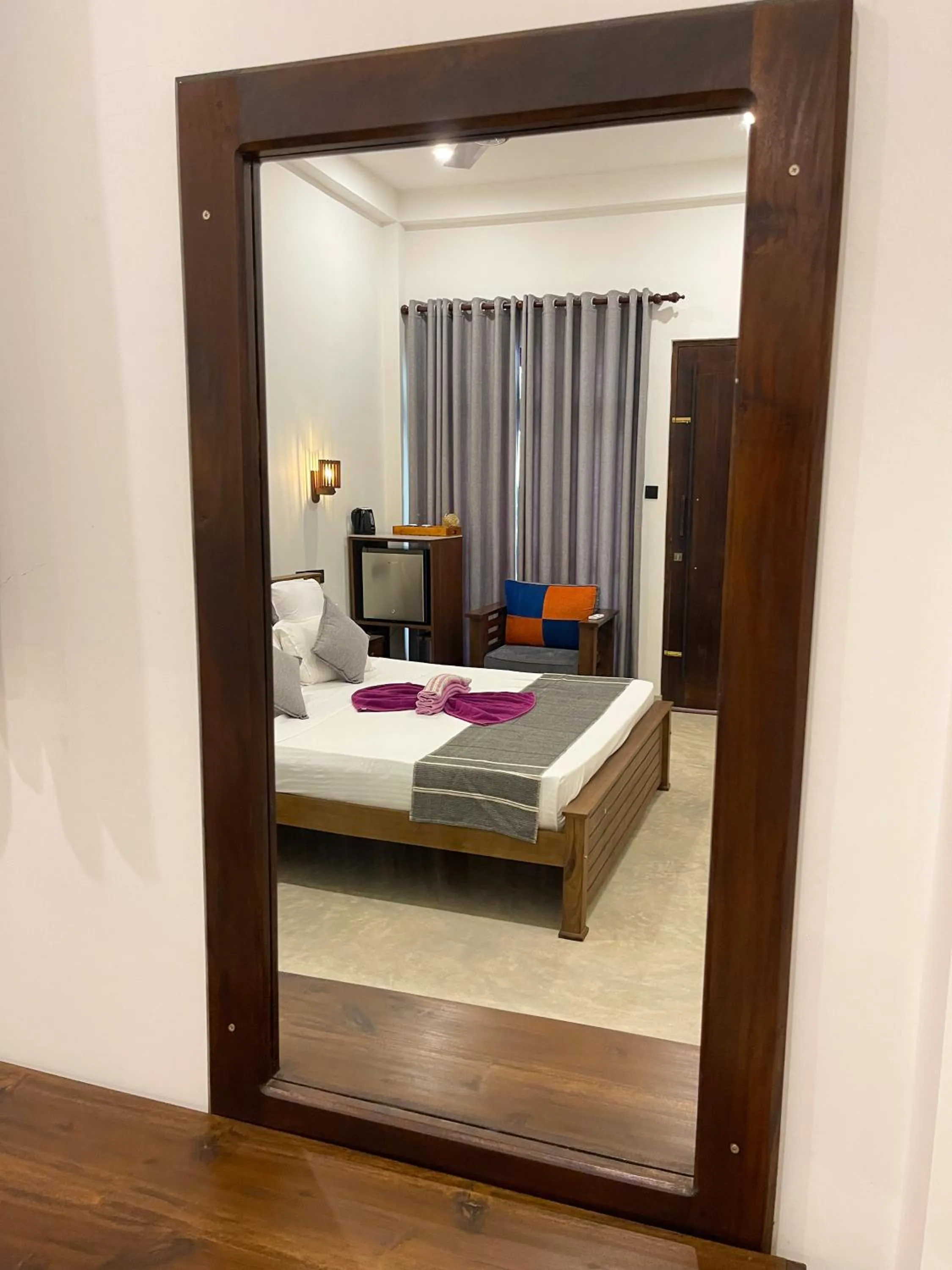 Photo of the whole room, Bed in LaRoy Mirissa