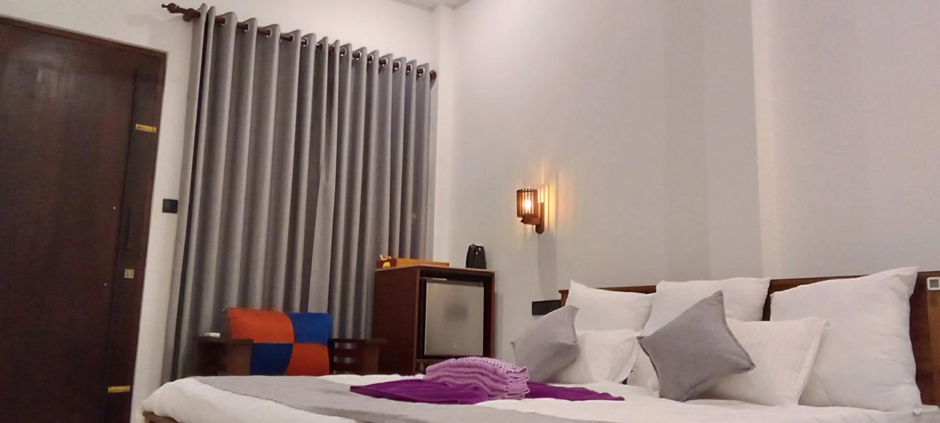 Bedroom, Bed in LaRoy Mirissa