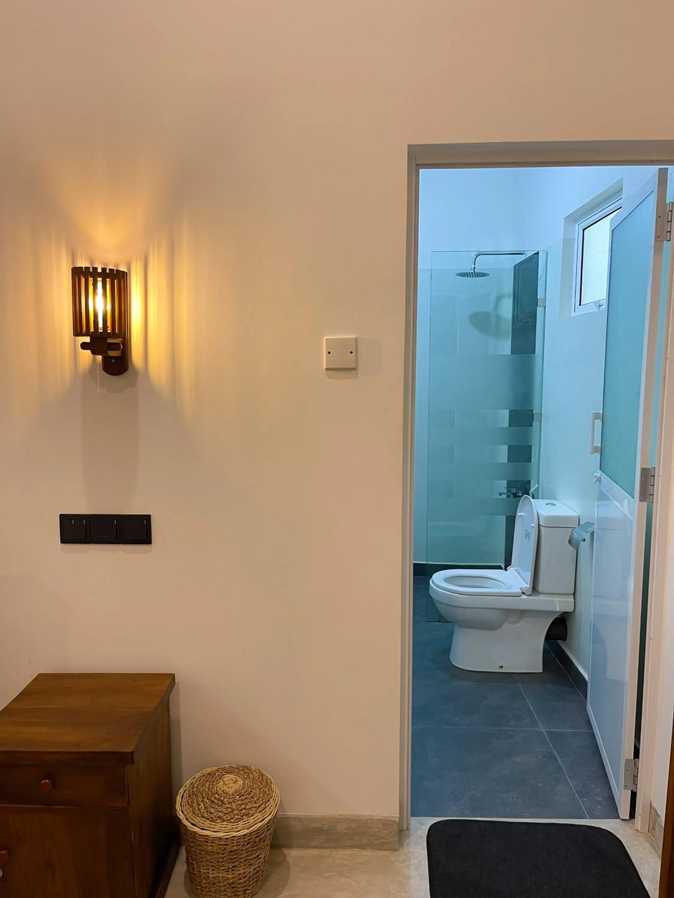 Bathroom in LaRoy Mirissa