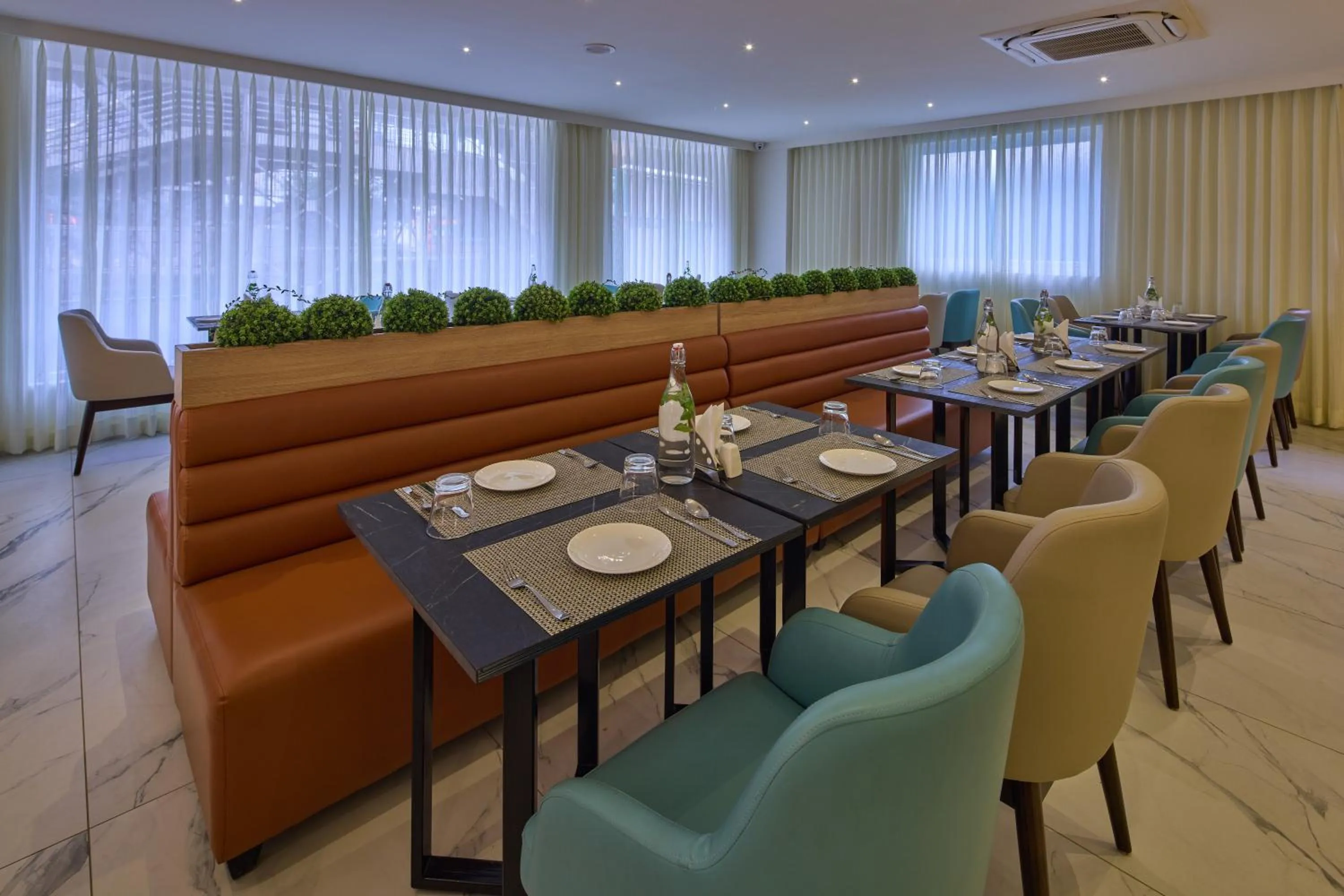 Restaurant/places to eat in Grand Continent Hebbal A Sarovar Portico Affiliate Hotel