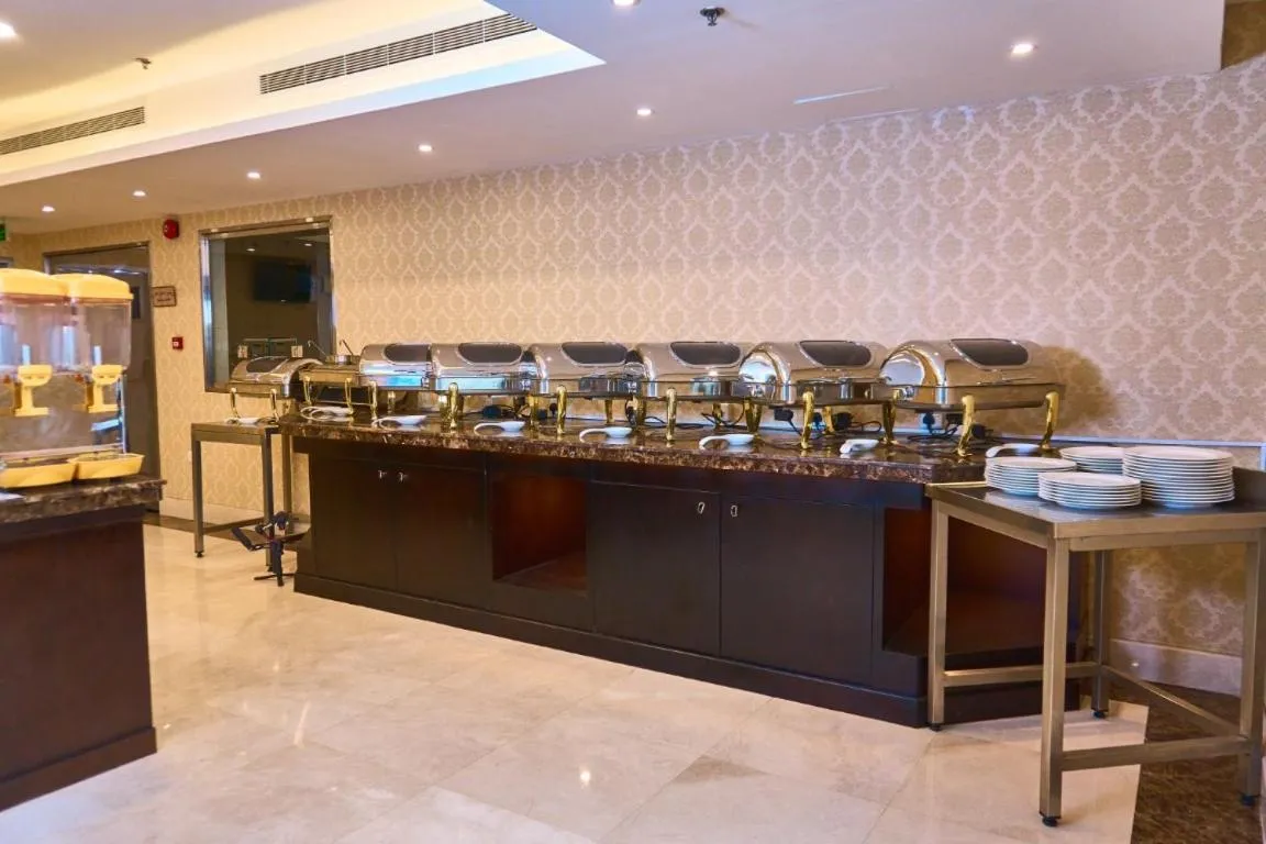 Restaurant/places to eat in Selat Al Bait Hotel