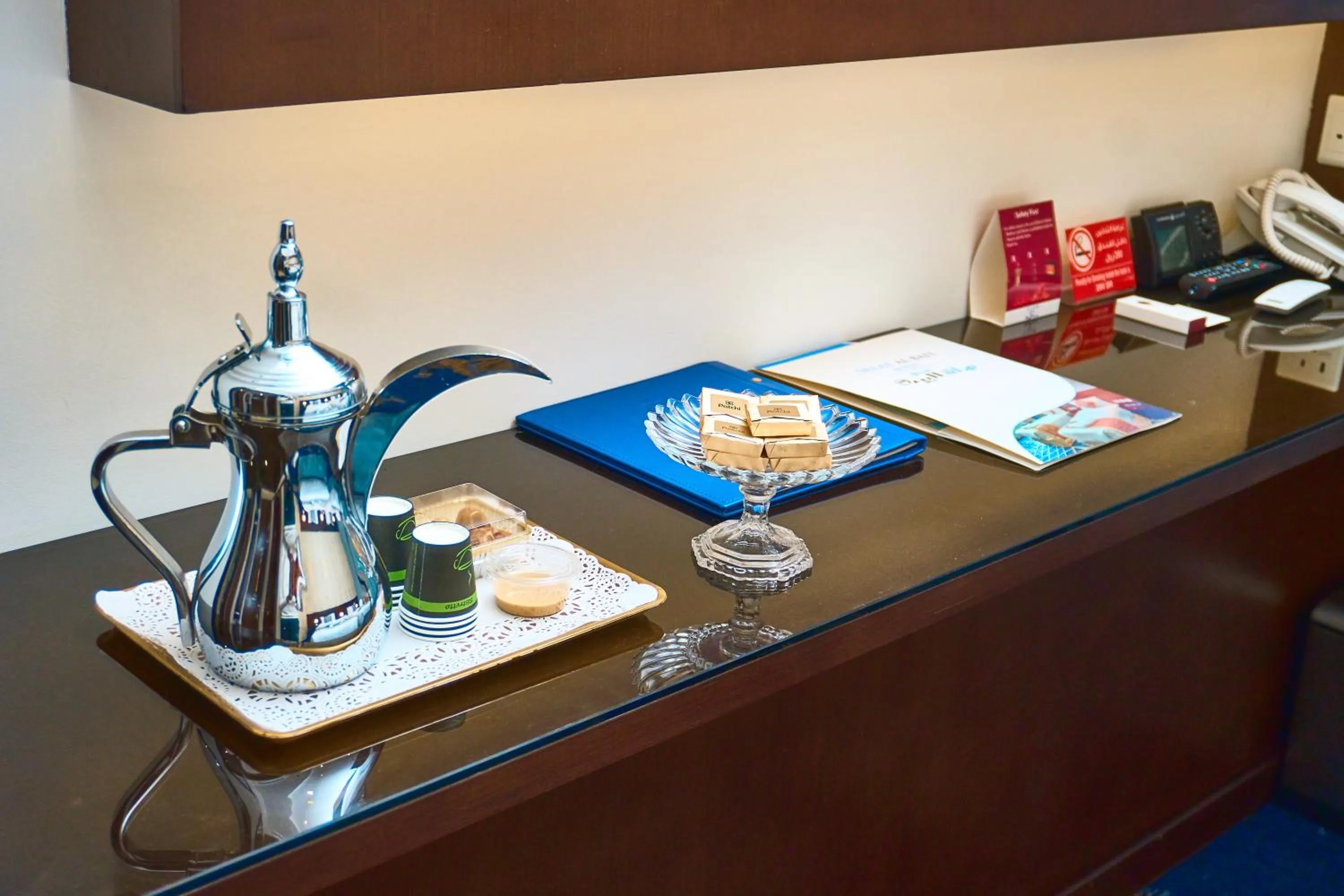 Coffee/tea facilities in Selat Al Bait Hotel