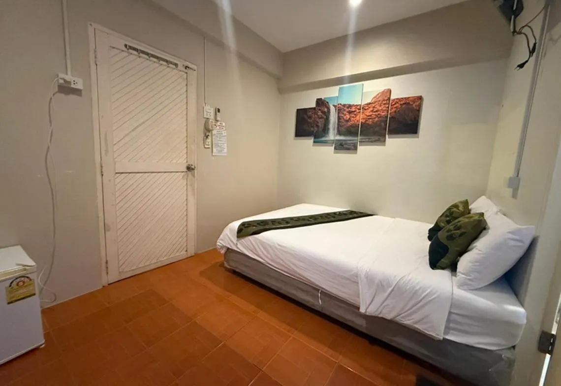 Bed in Greenhouse Bangkok Khaosan