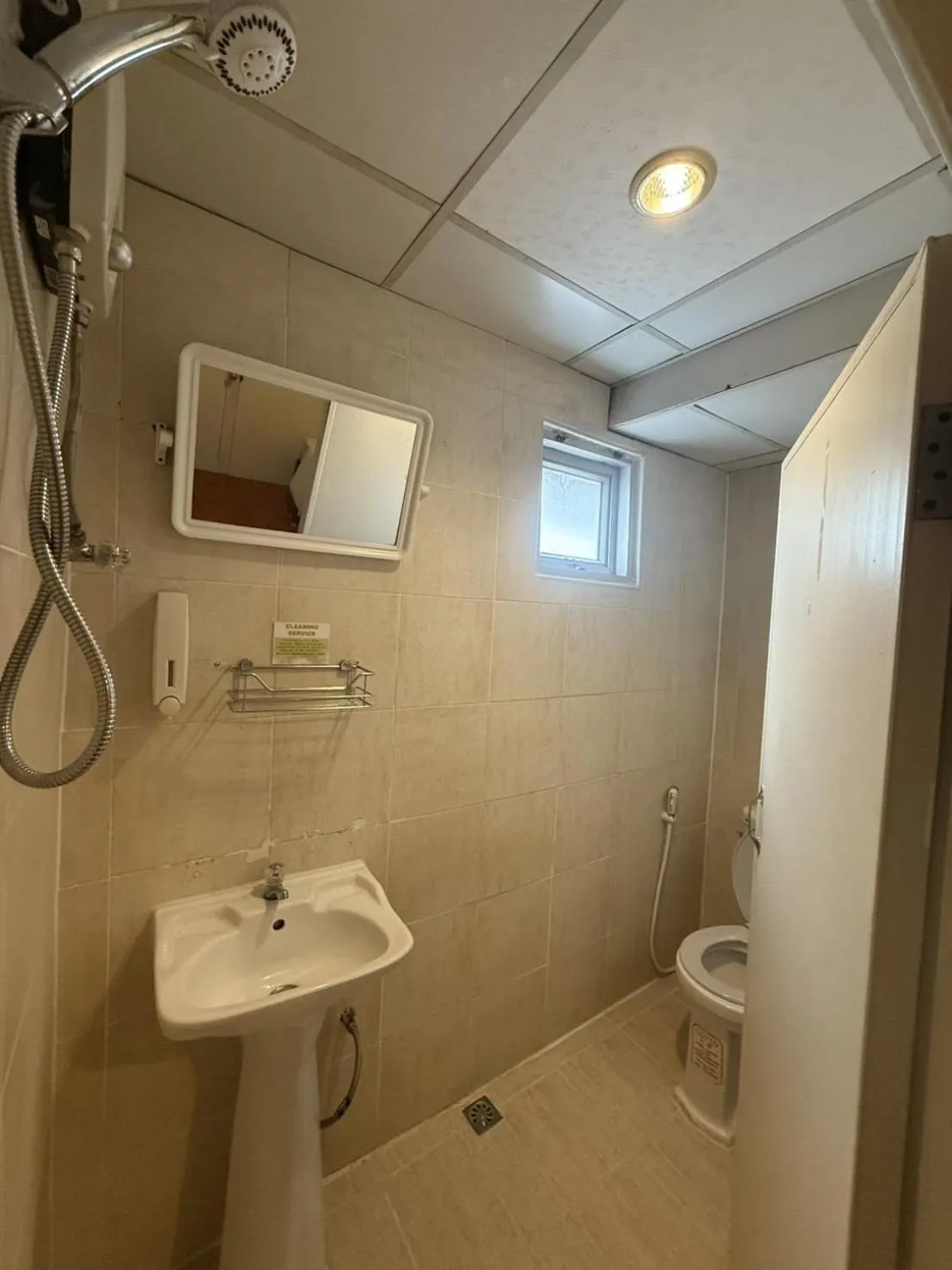 Bathroom in Greenhouse Bangkok Khaosan