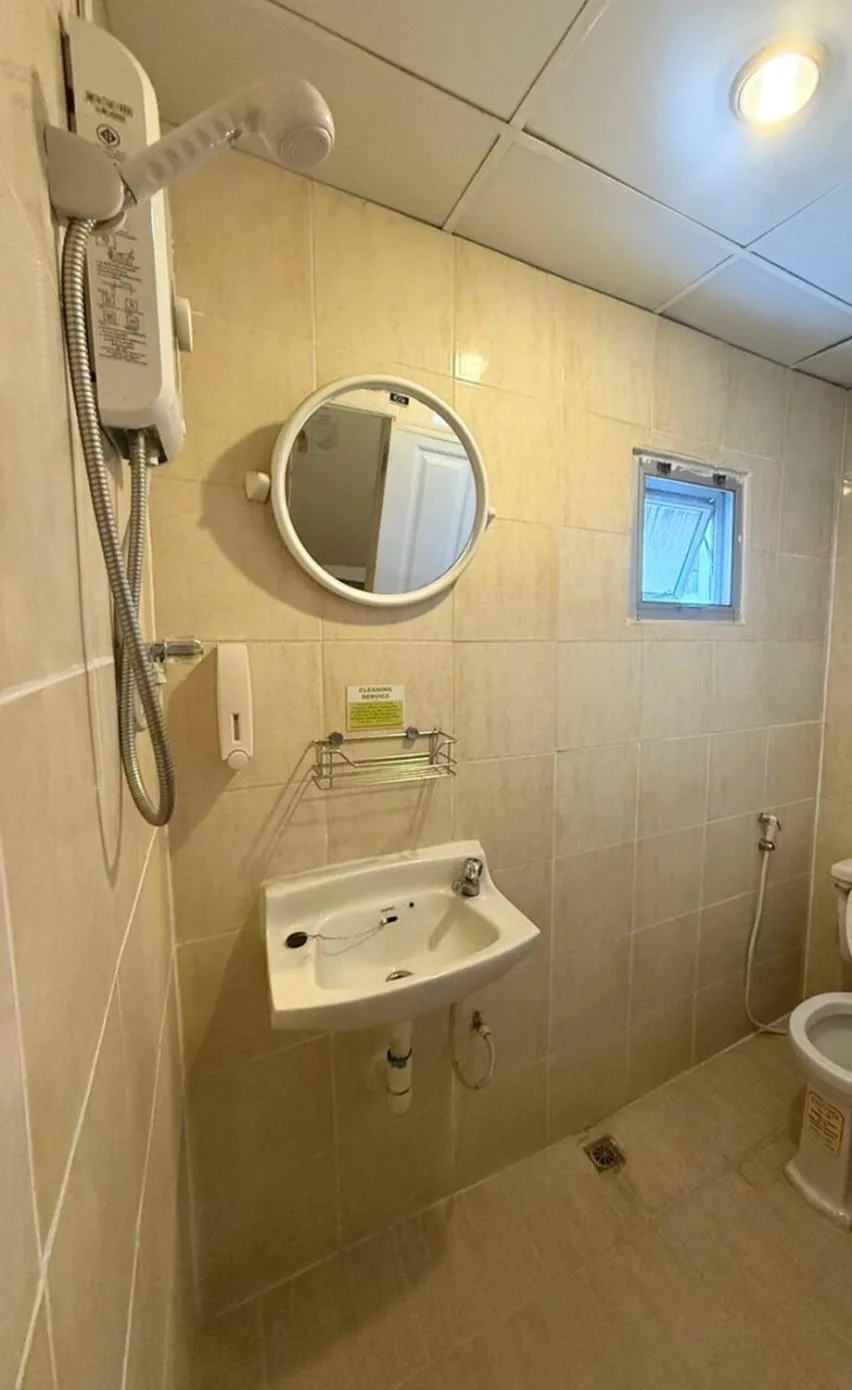 Shower in Greenhouse Bangkok Khaosan