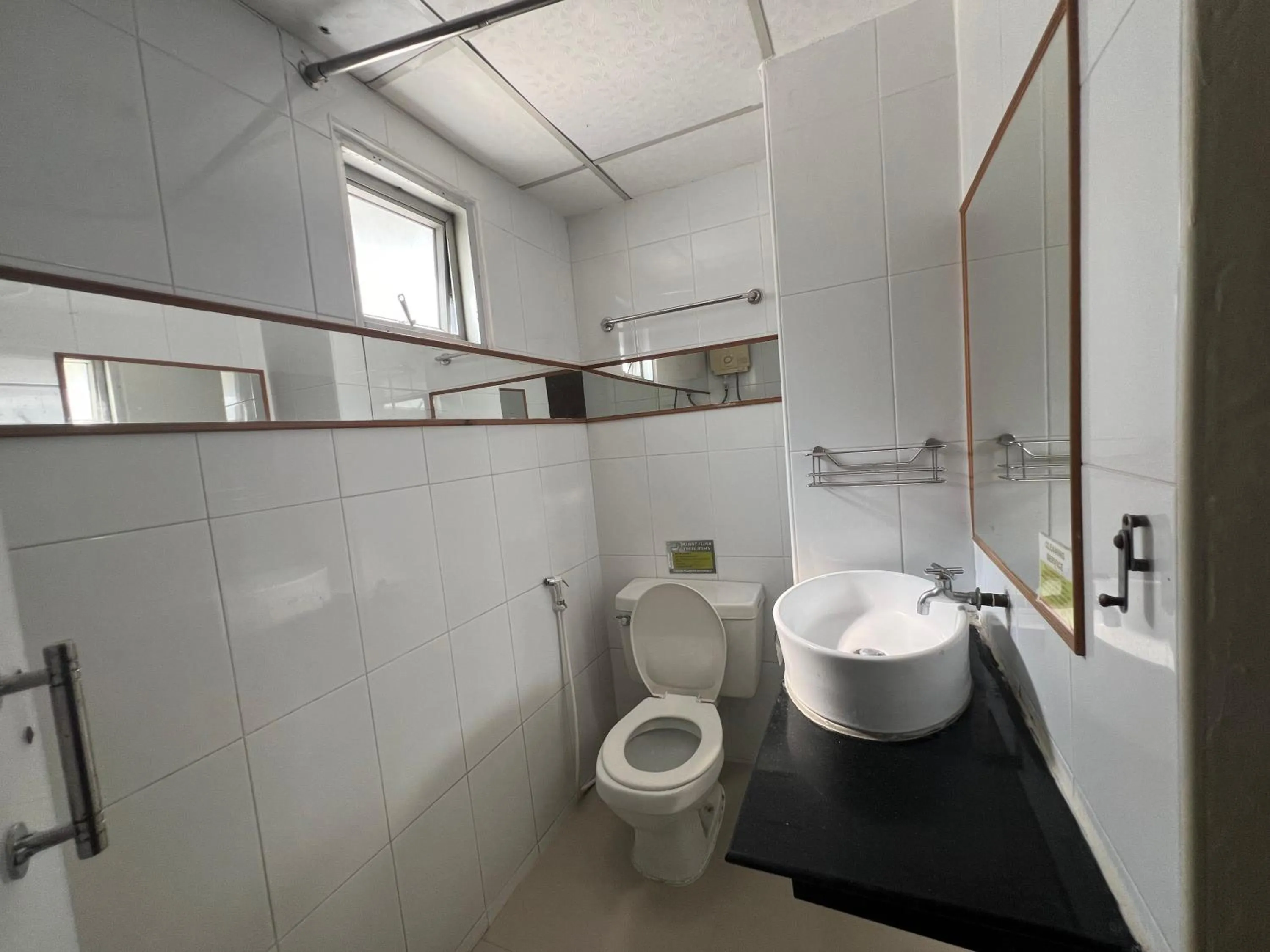 Shower in Greenhouse Bangkok Khaosan